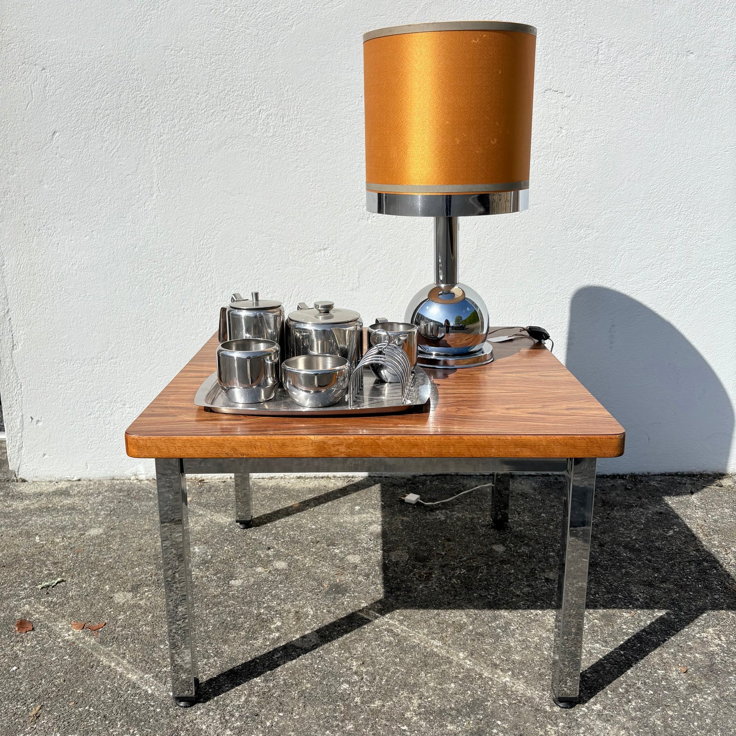 Table basse pieds chromés