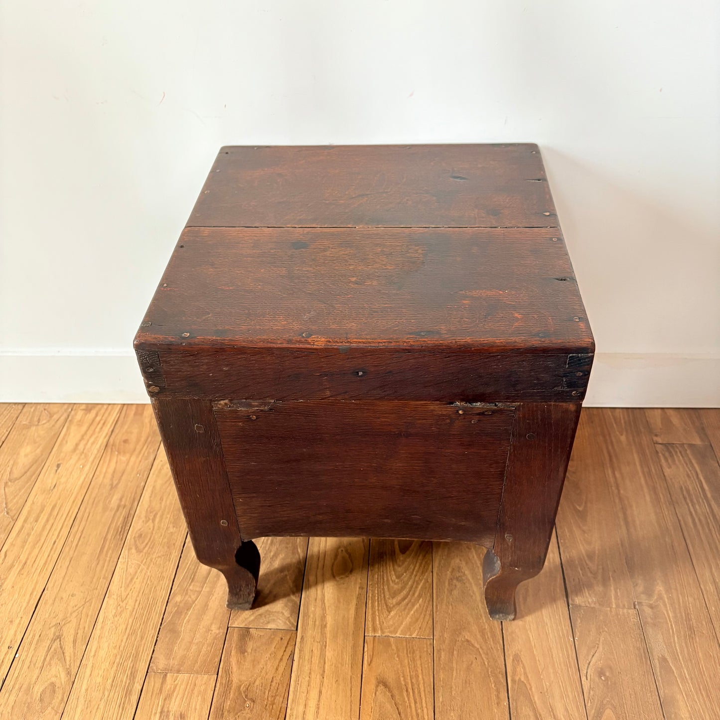 Tabouret coffre ancien