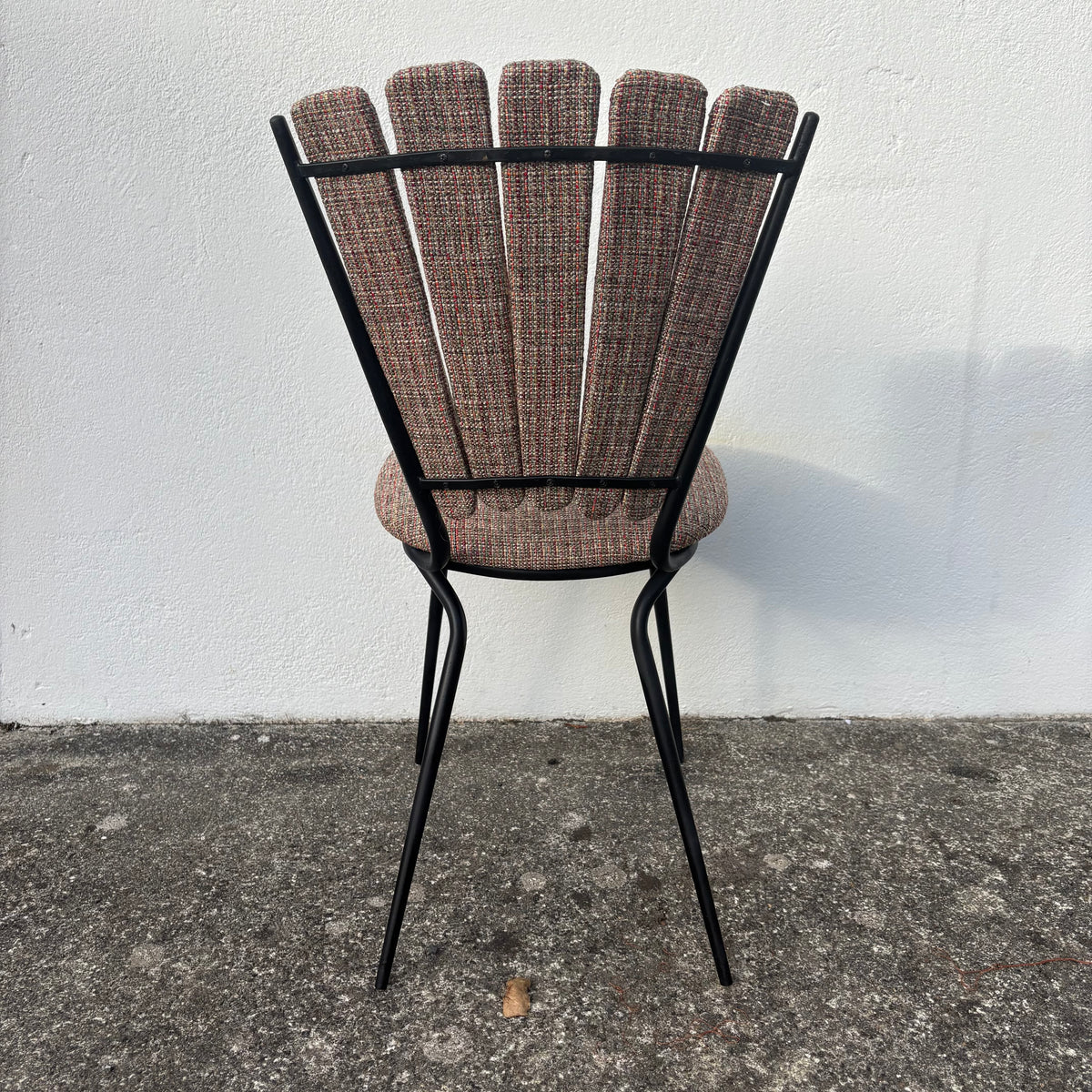 Chaise pétale retapissée