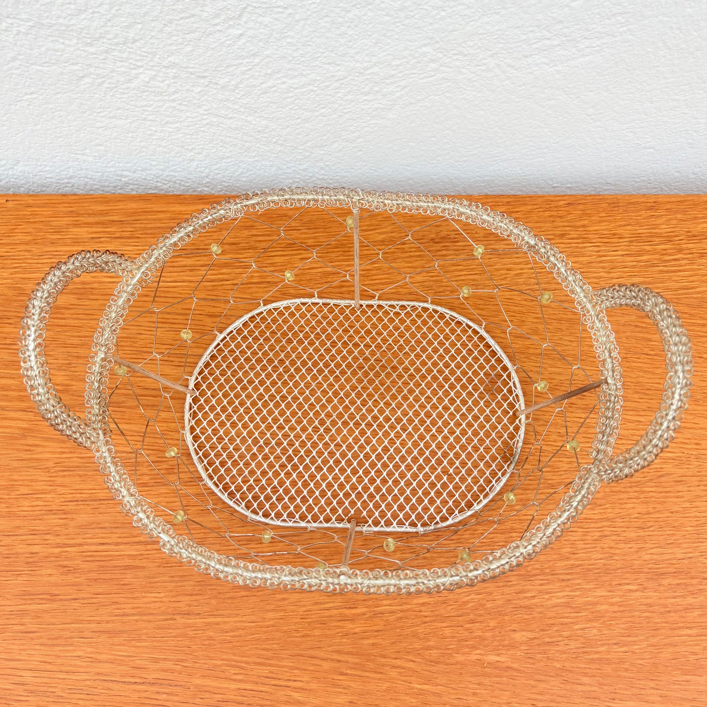 Panier en métal tressé