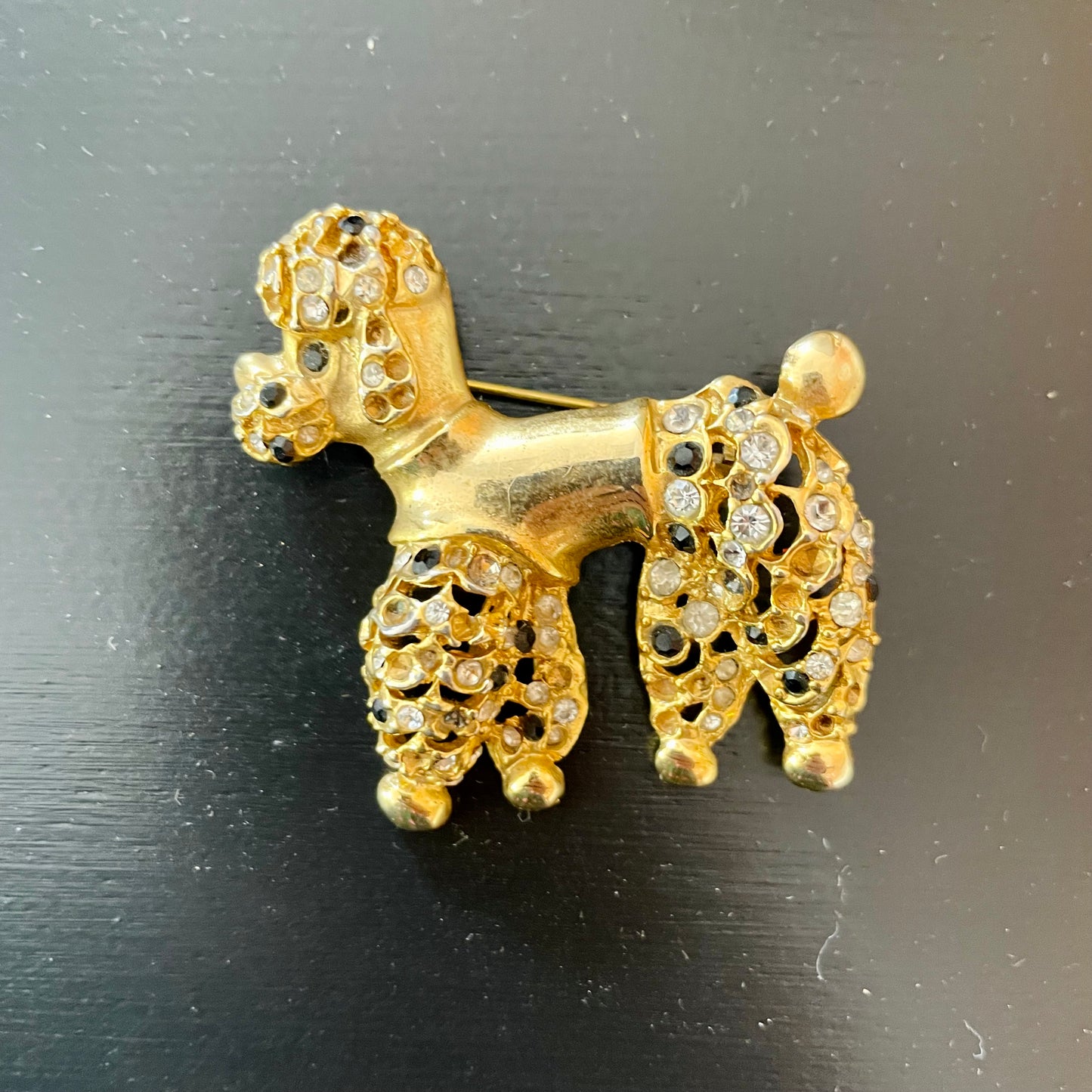Broche caniche
