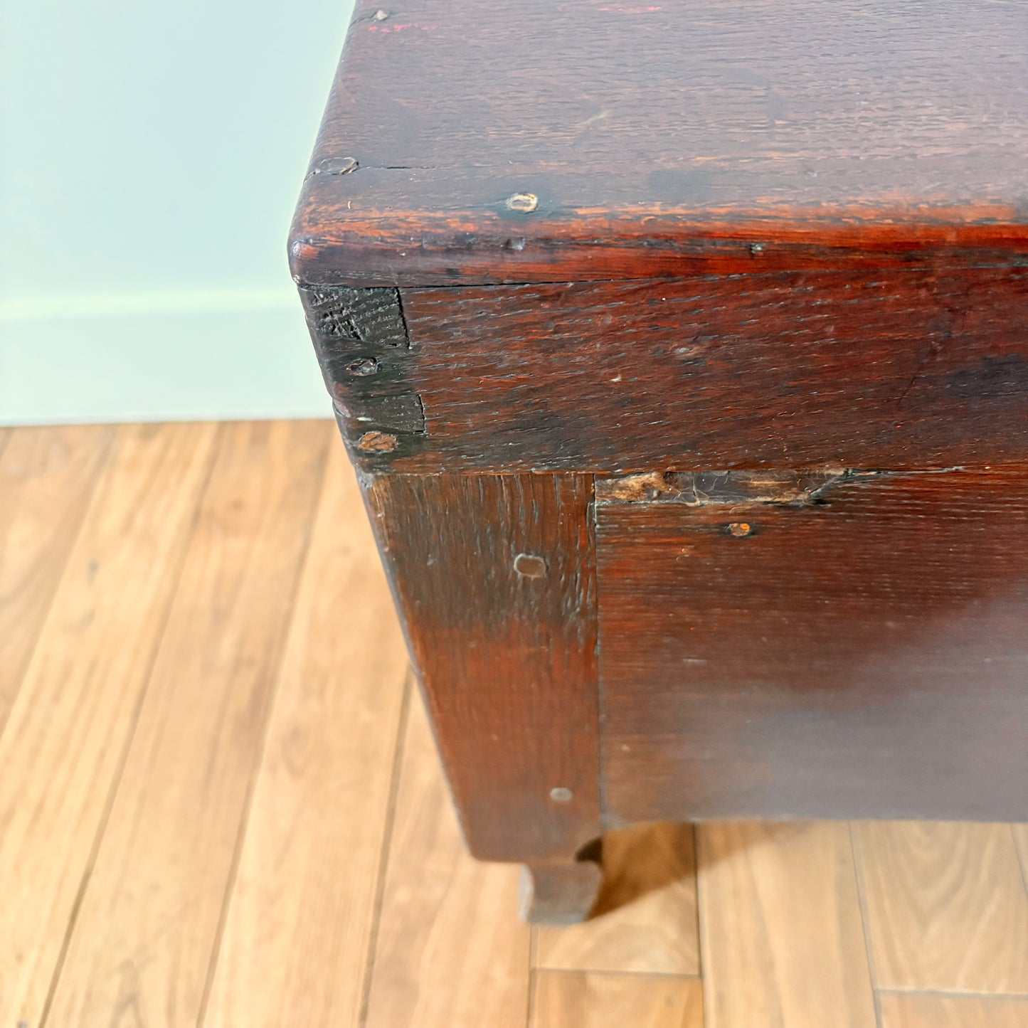 Tabouret coffre ancien