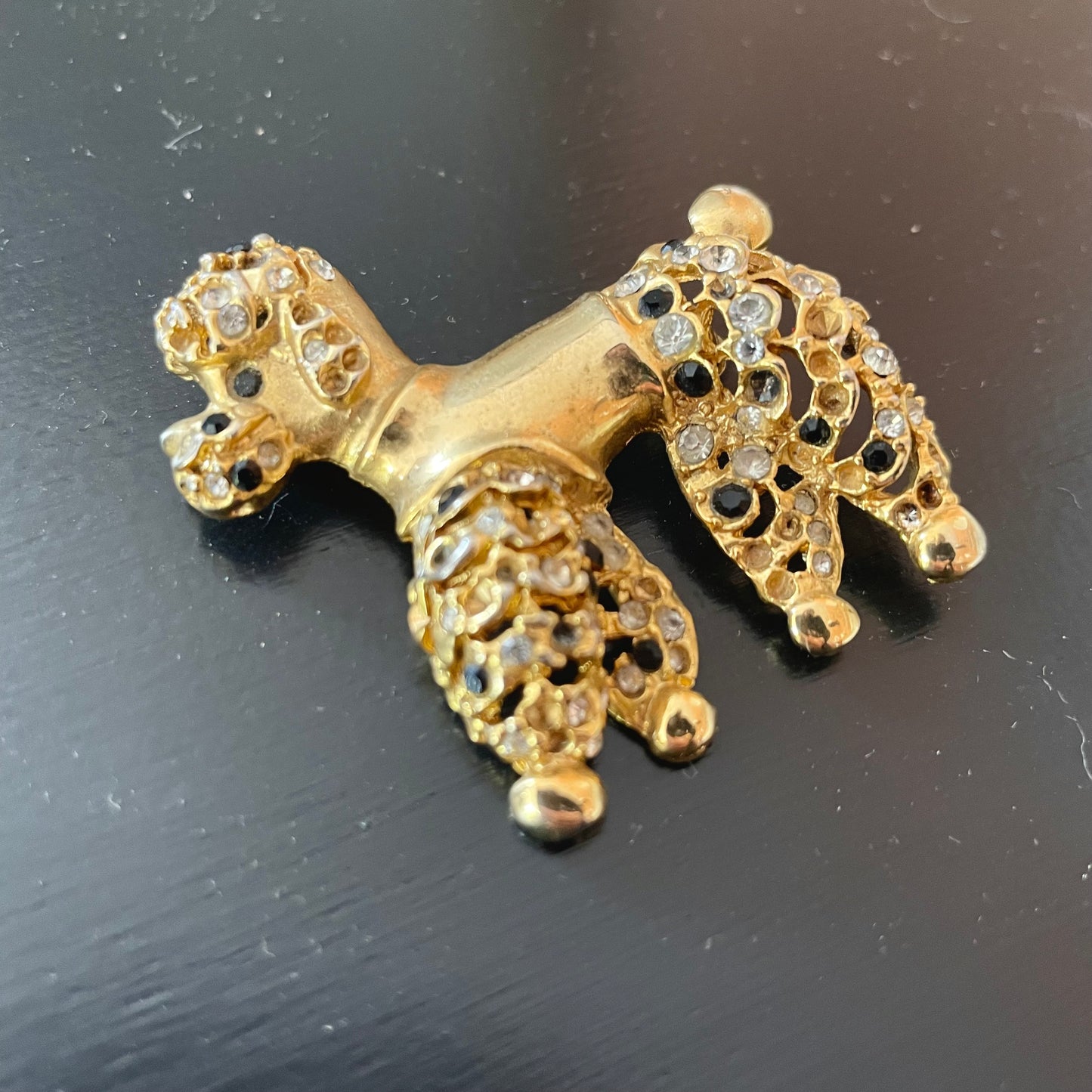 Broche caniche