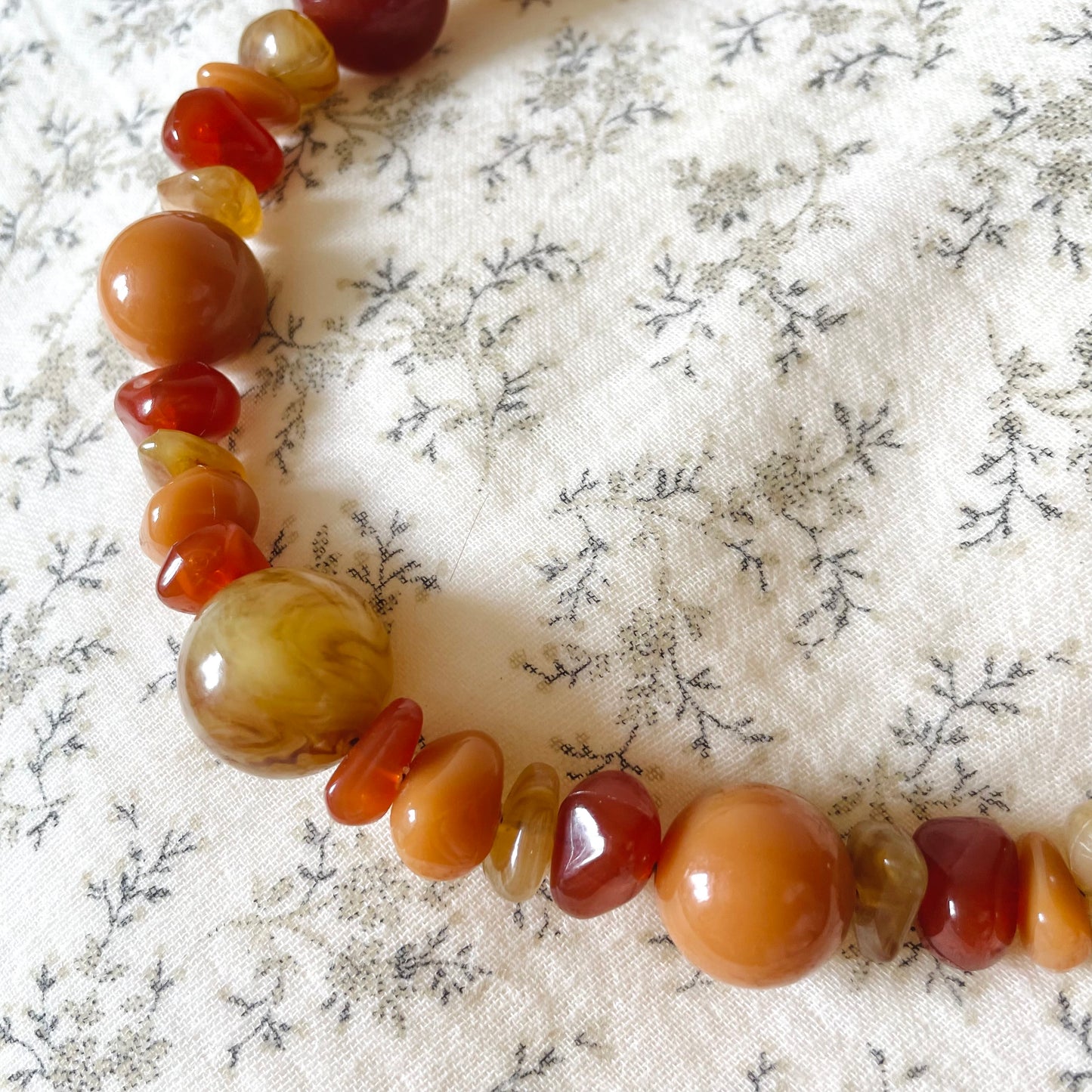 Collier en perles plastiques