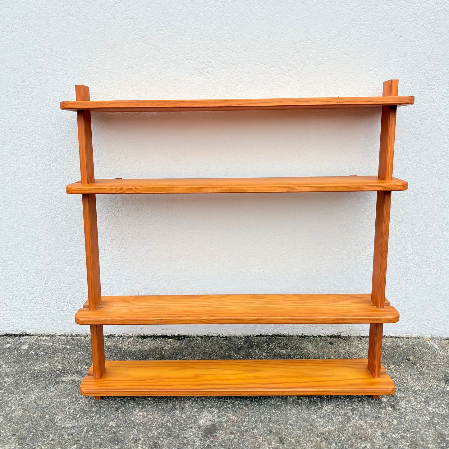 Grande étagère murale en pin