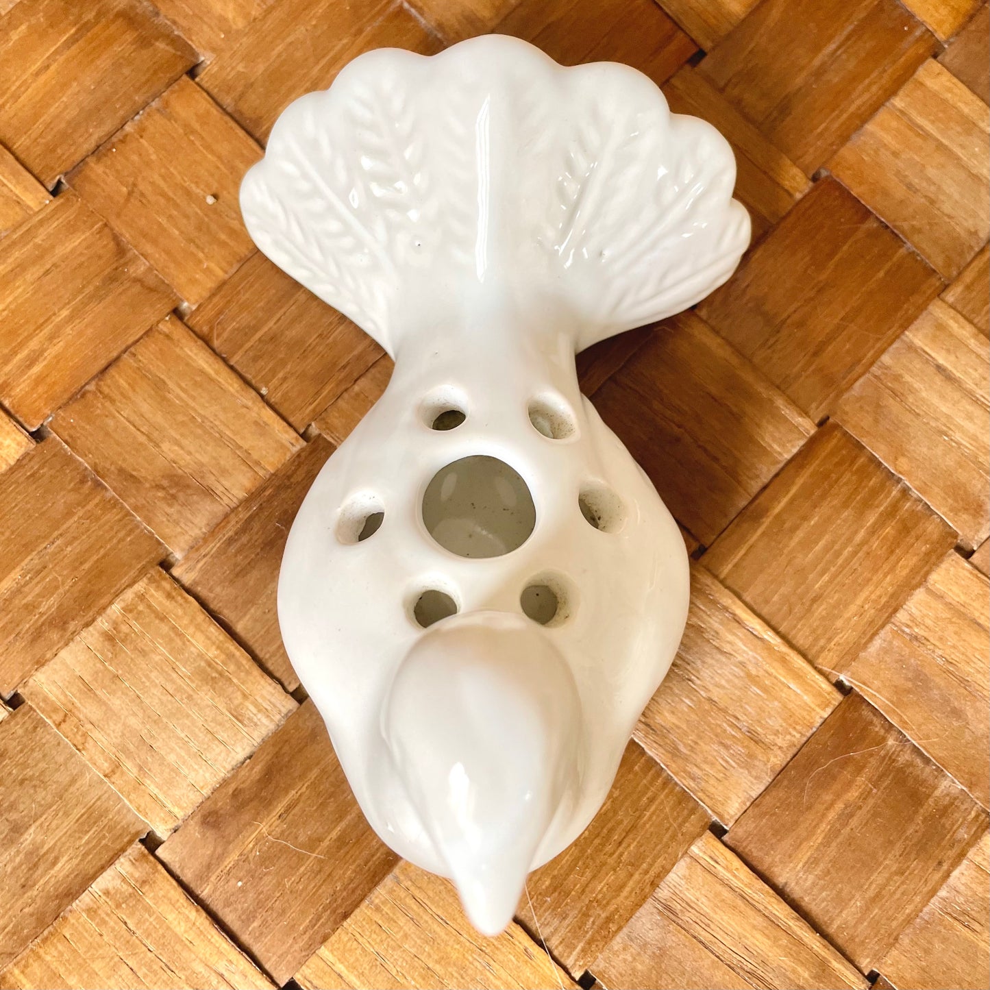 Pique fleur colombe