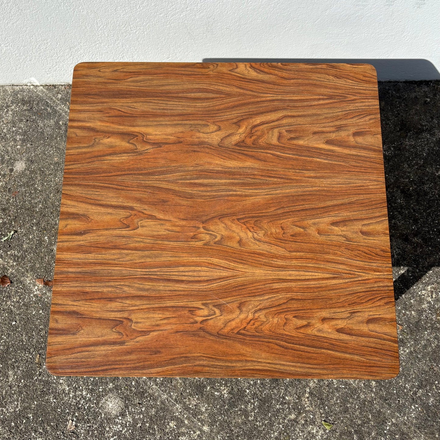 Table basse pieds chromés