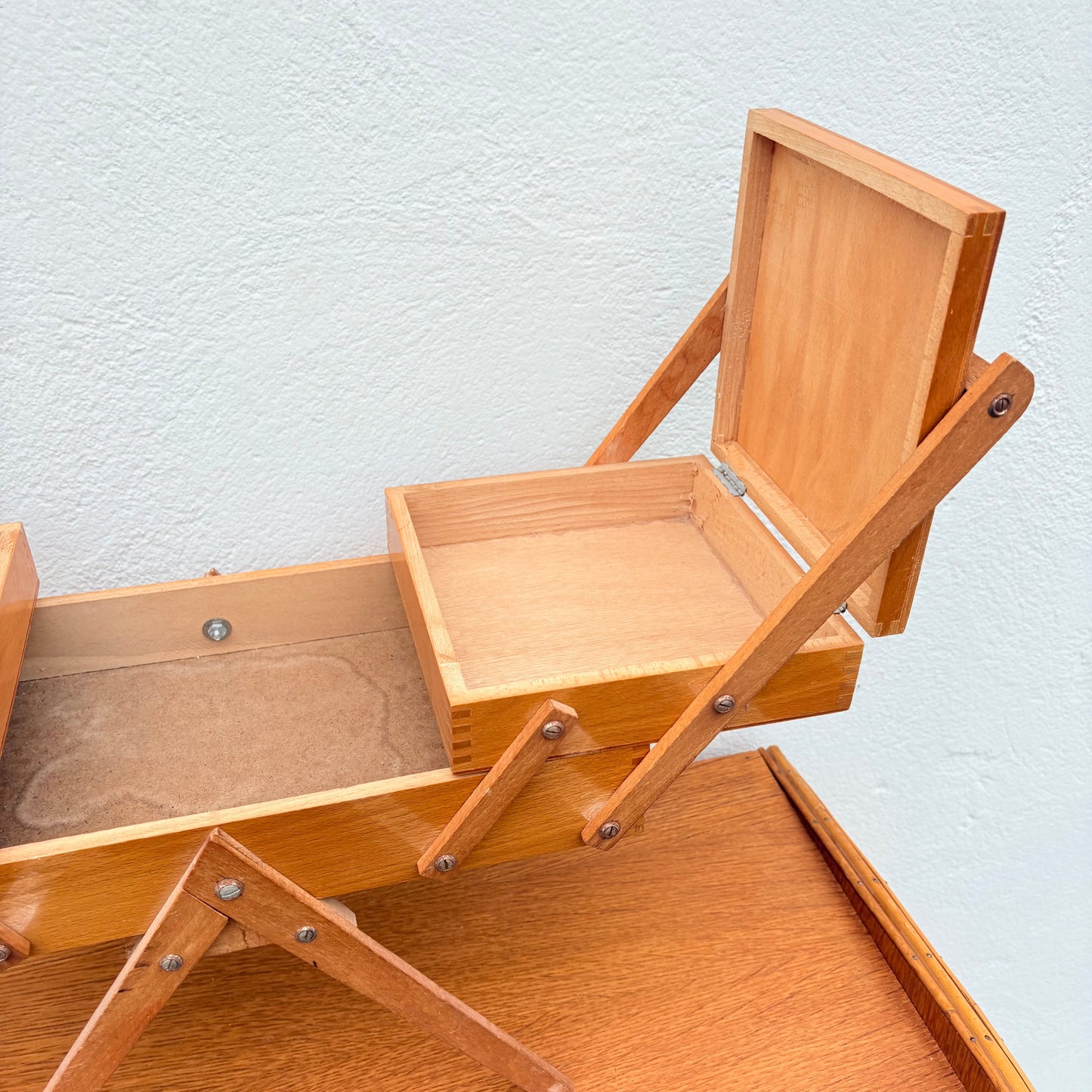 Petite travailleuse en bois