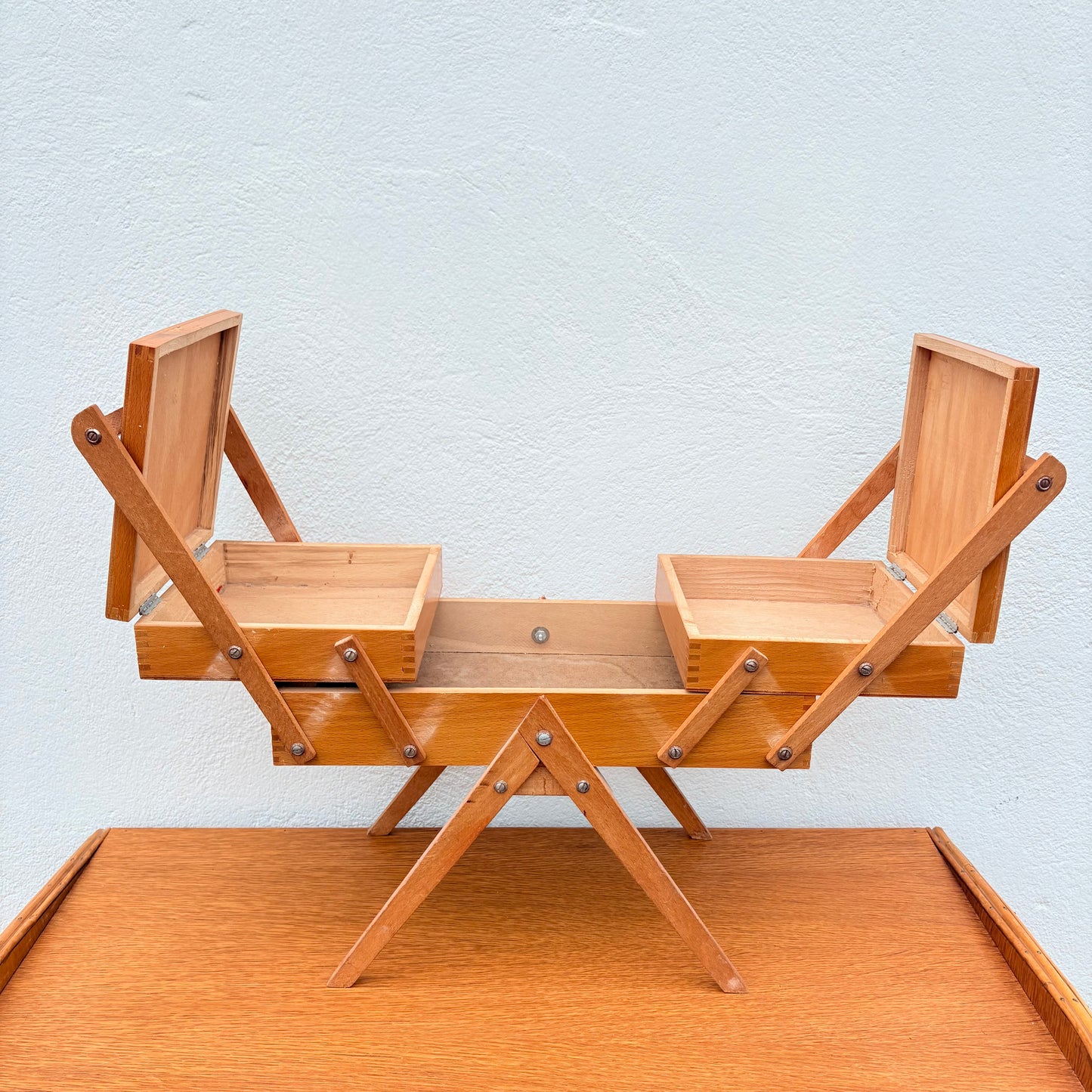 Petite travailleuse en bois