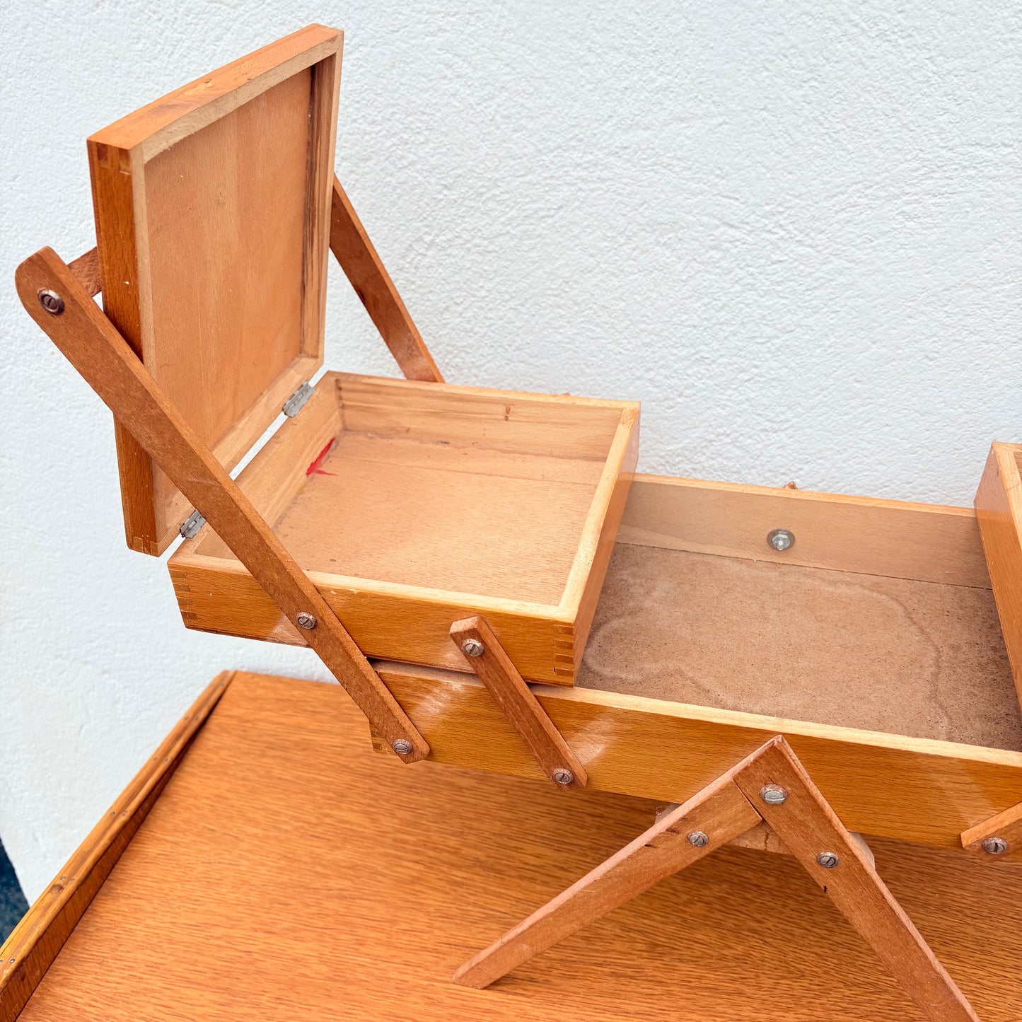 Petite travailleuse en bois