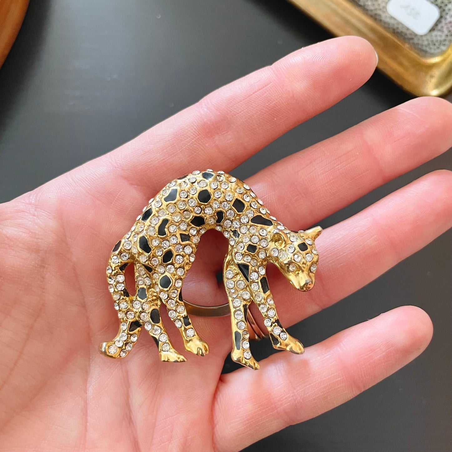 Broche à foulard léopard