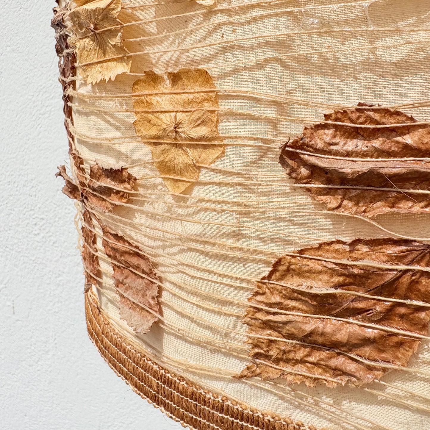 Lampe en grès, abat jour herbier