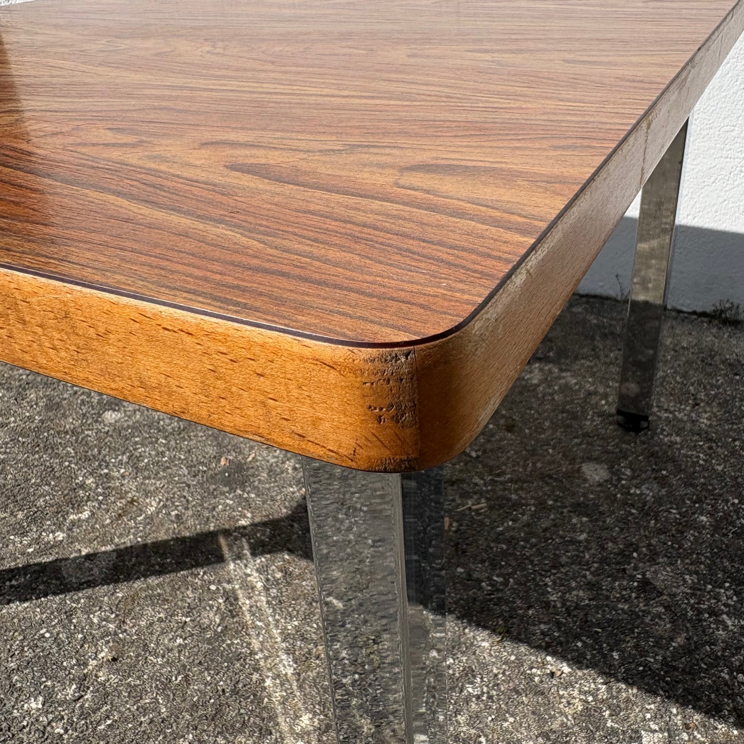 Table basse pieds chromés