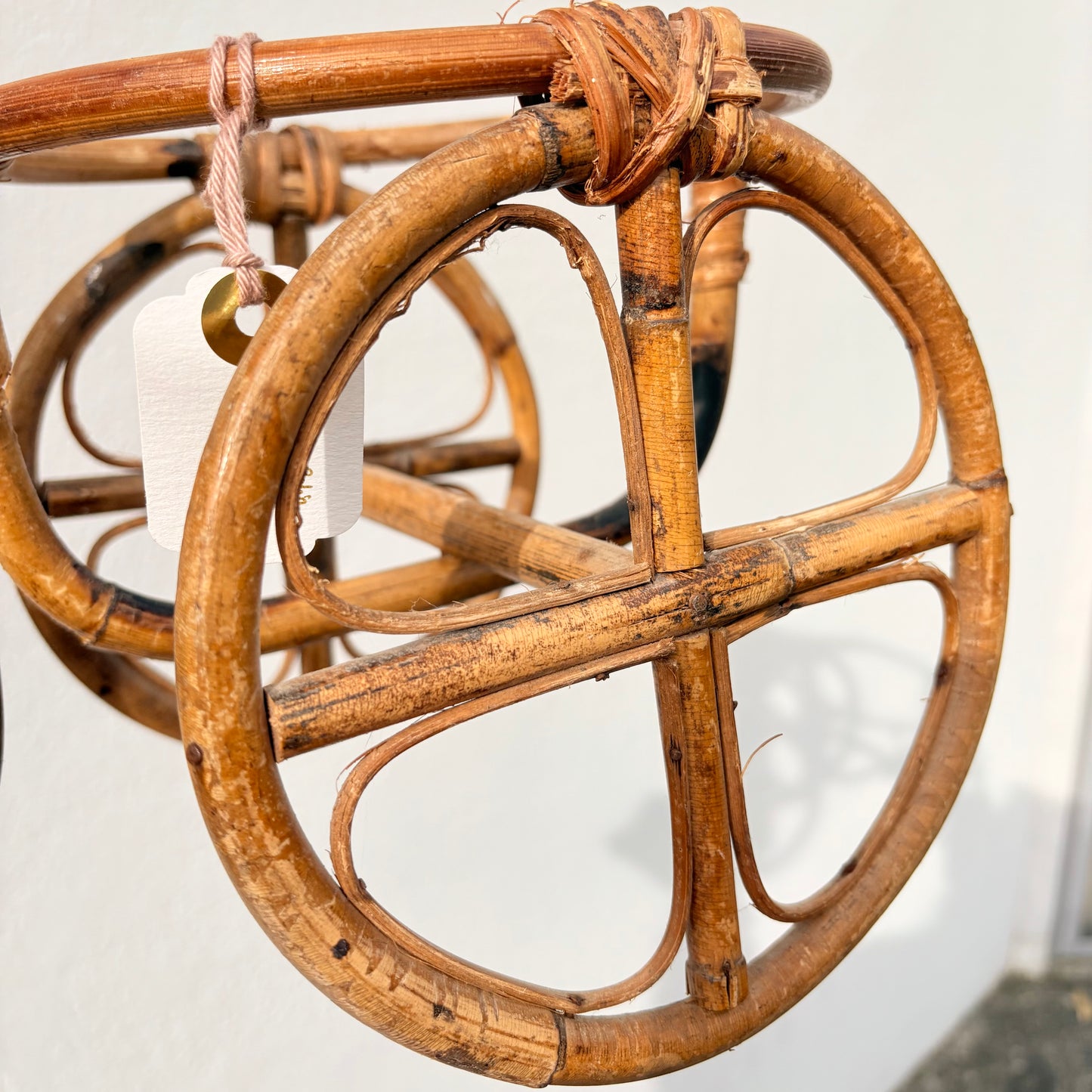 Porte plante en rotin vélo