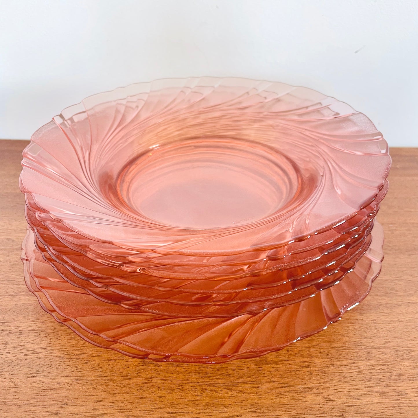 Lot de 8 assiettes roses vereco