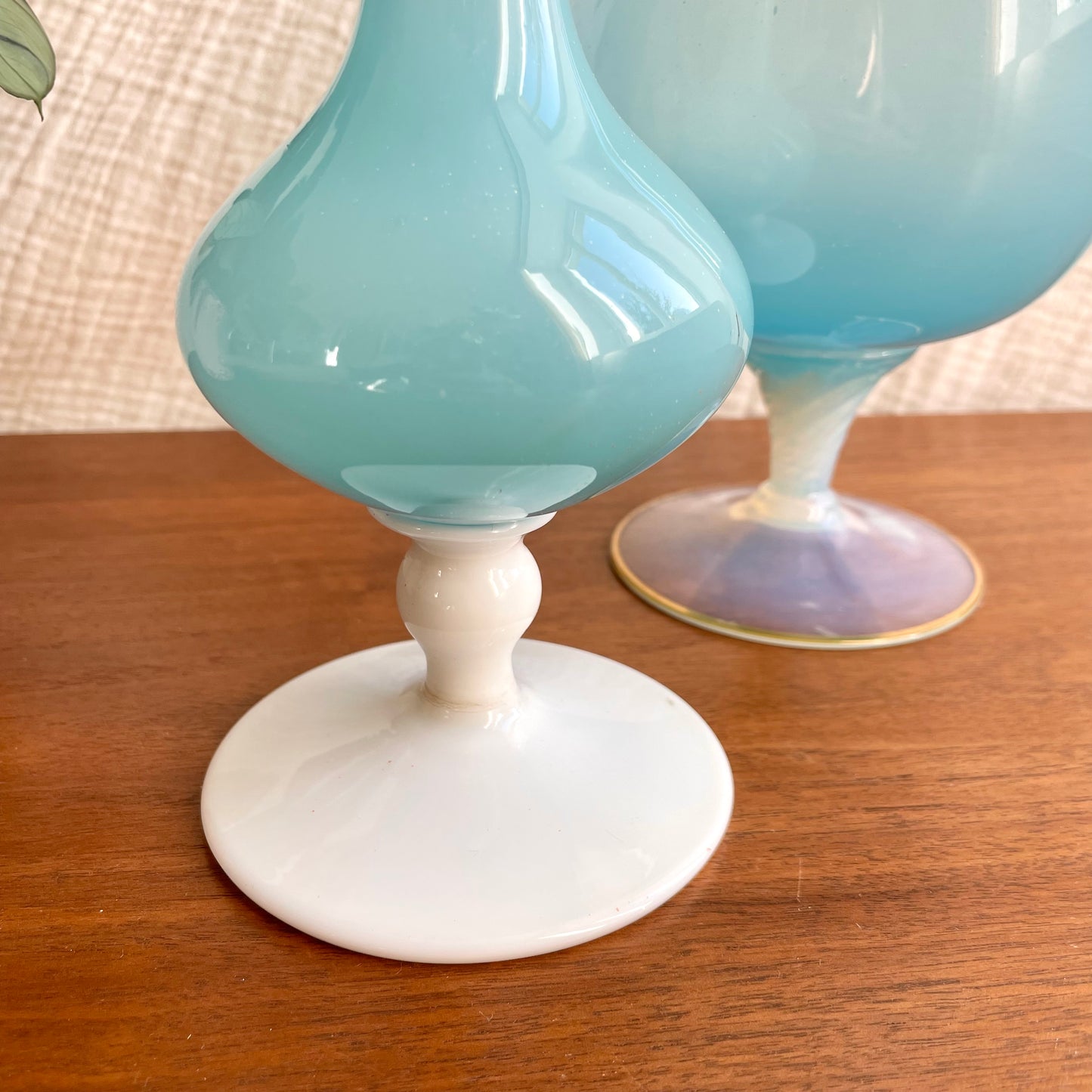Soliflore opalin bleu, pied blanc