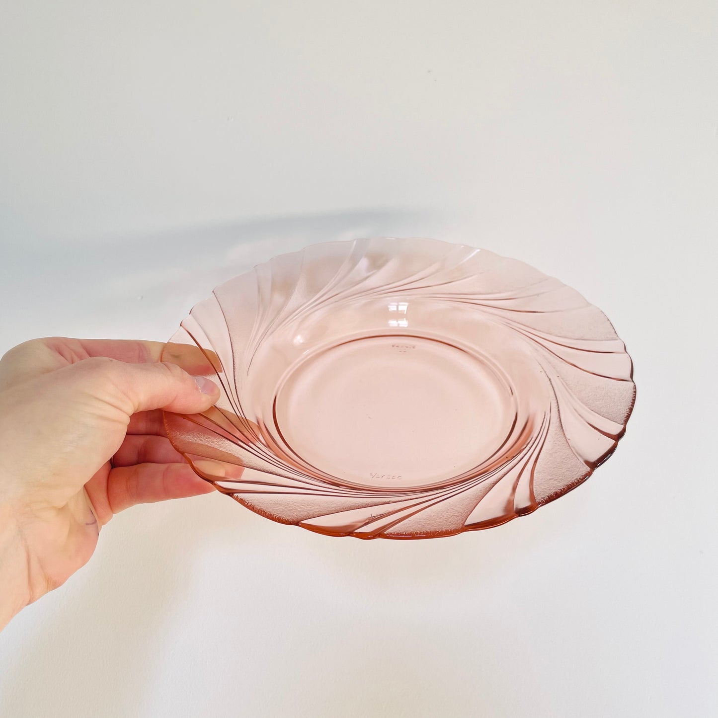 Lot de 8 assiettes roses vereco