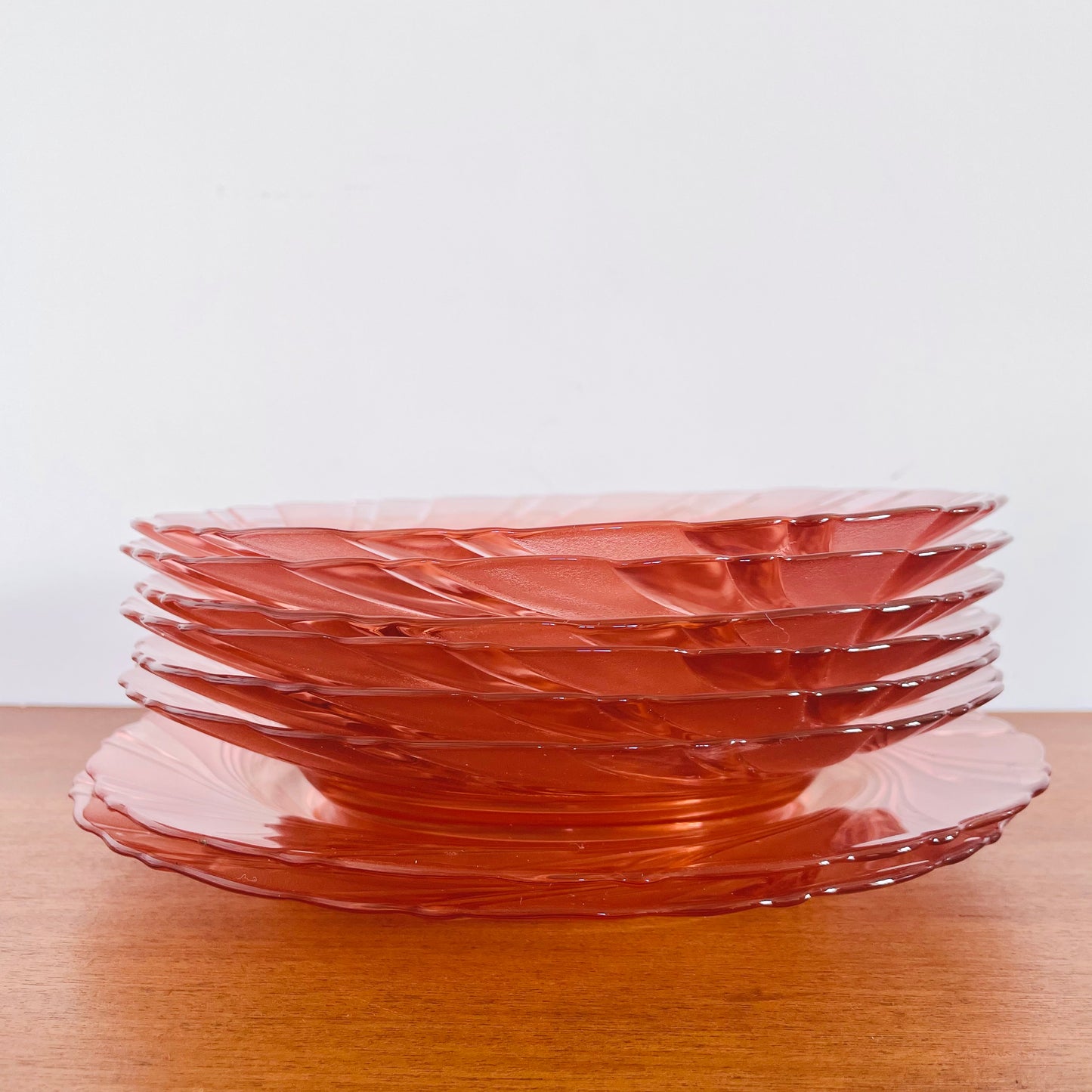 Lot de 8 assiettes roses vereco