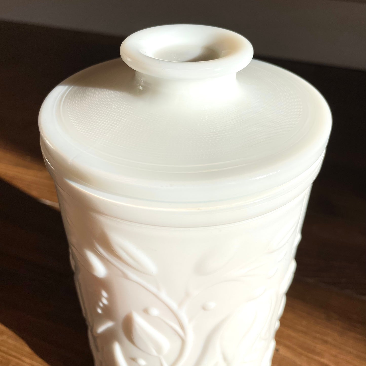 Bocal en opaline blanche