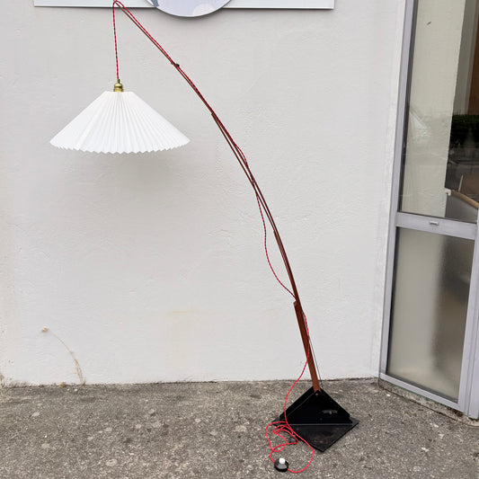 Lampadaire arc en teck
