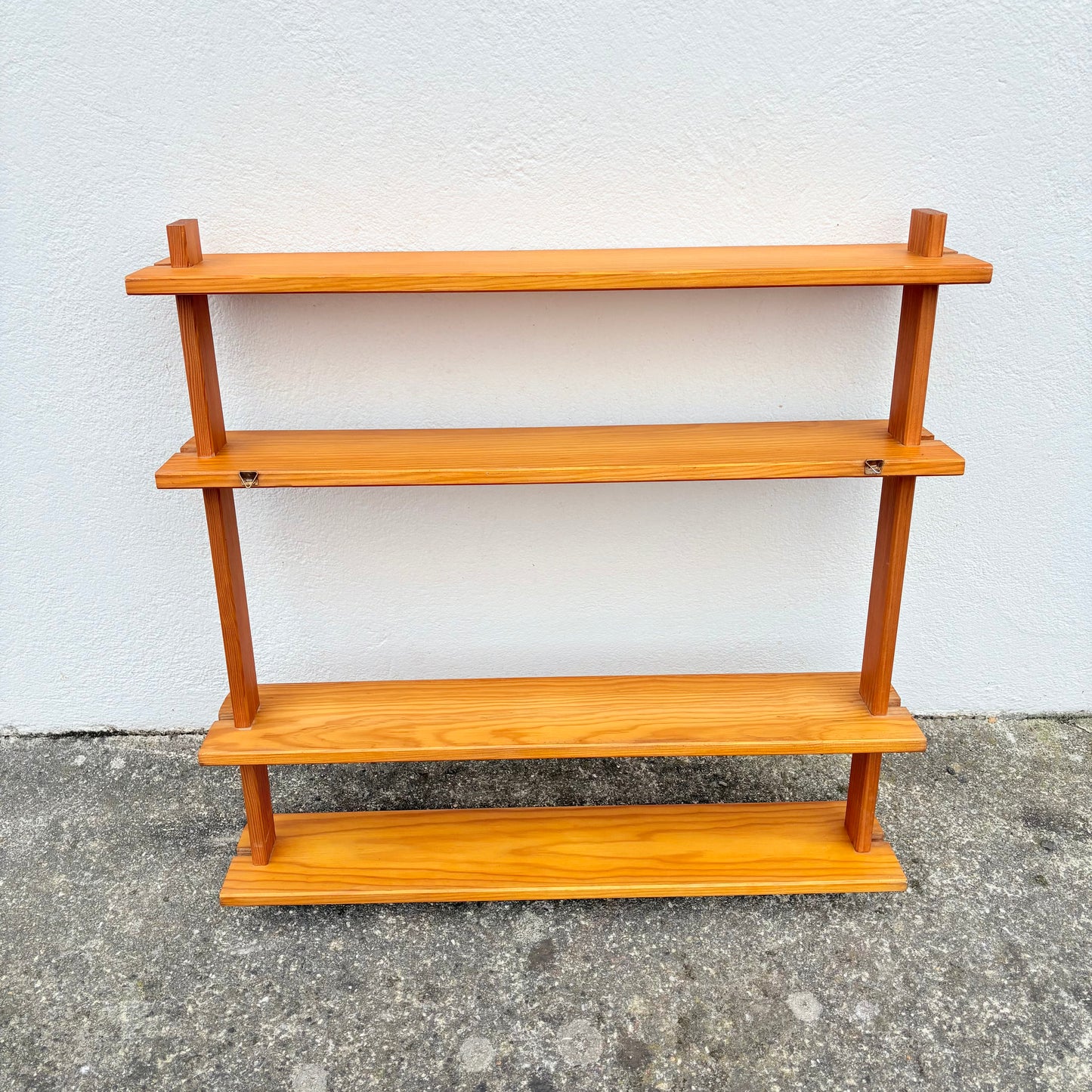 Grande étagère murale en pin