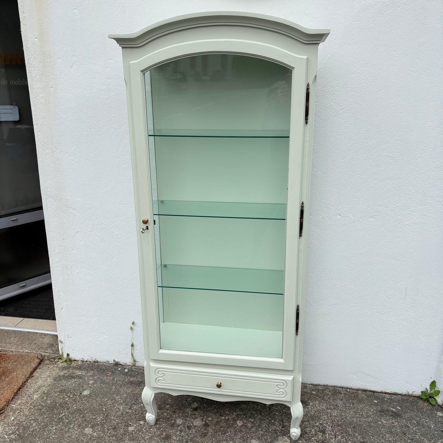 Vitrine en bois peint