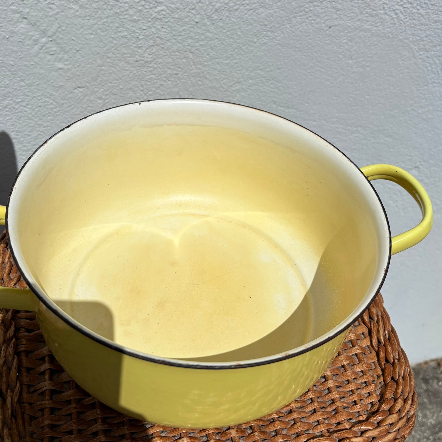 Cocotte en fonte émaillée jaune