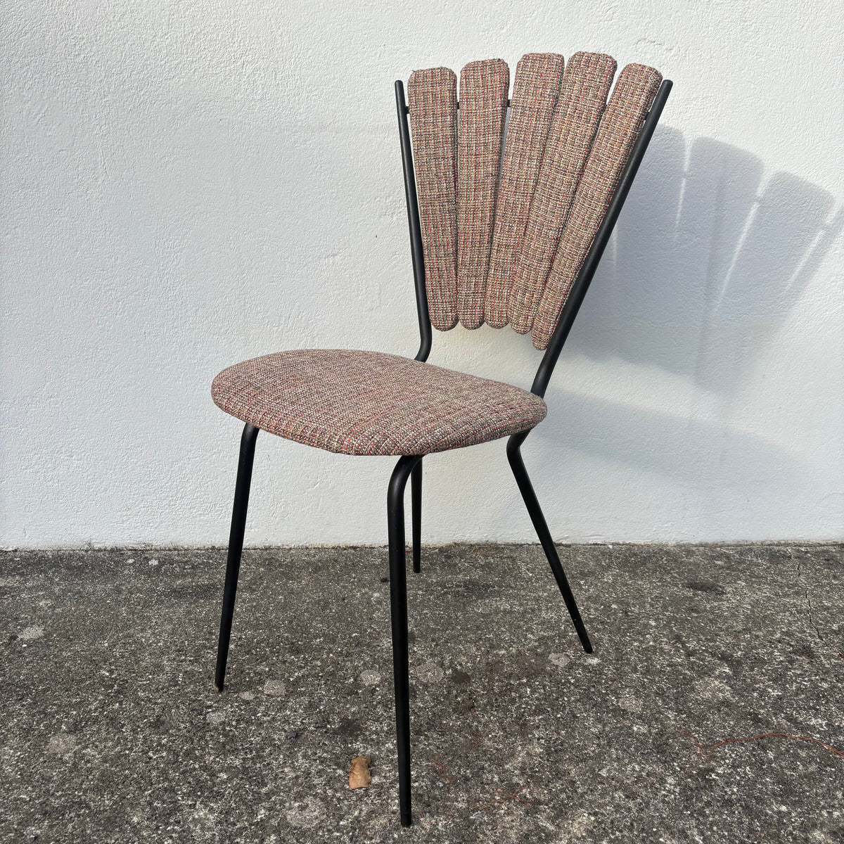 Chaise pétale retapissée