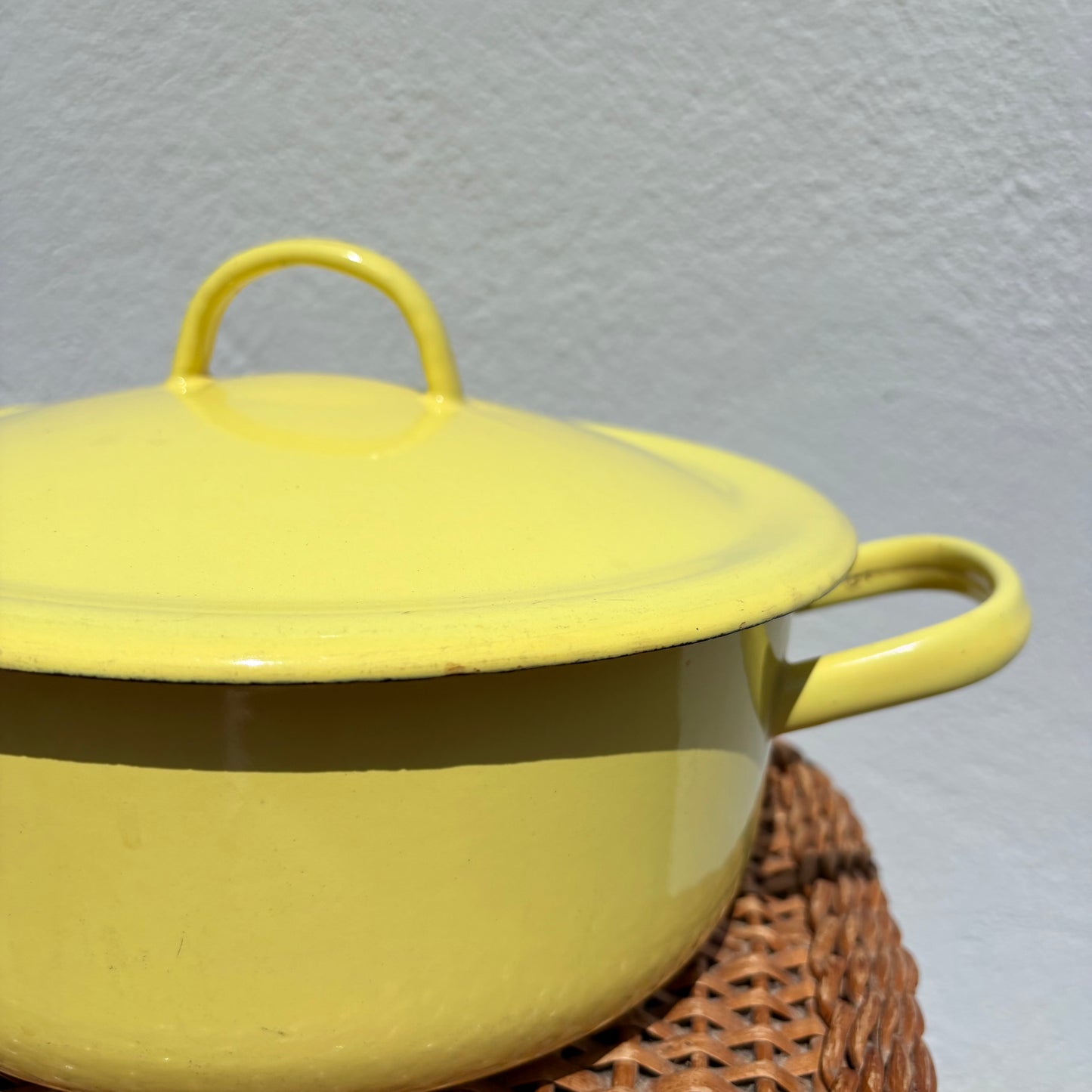 Cocotte en fonte émaillée jaune