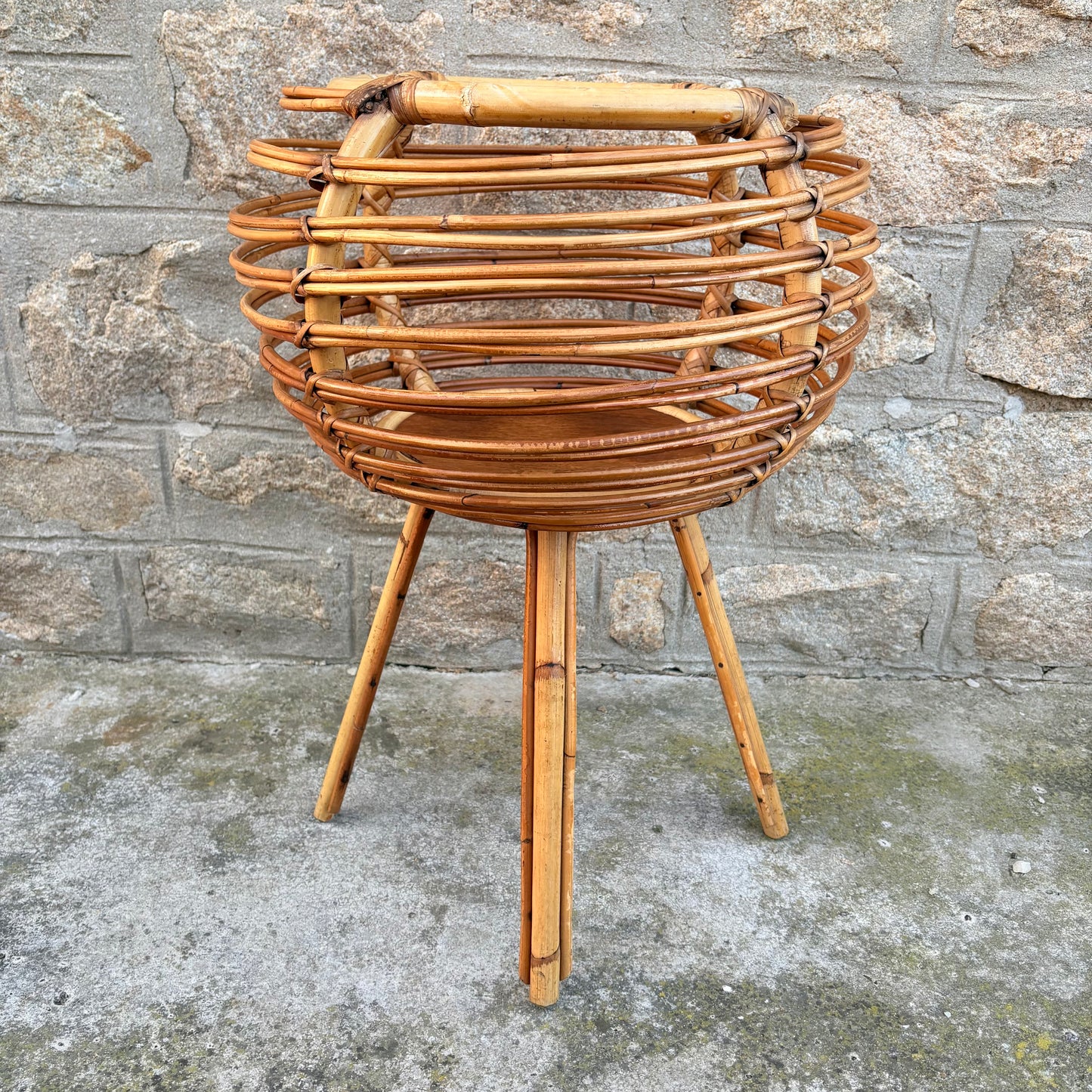 Porte plante en rotin
