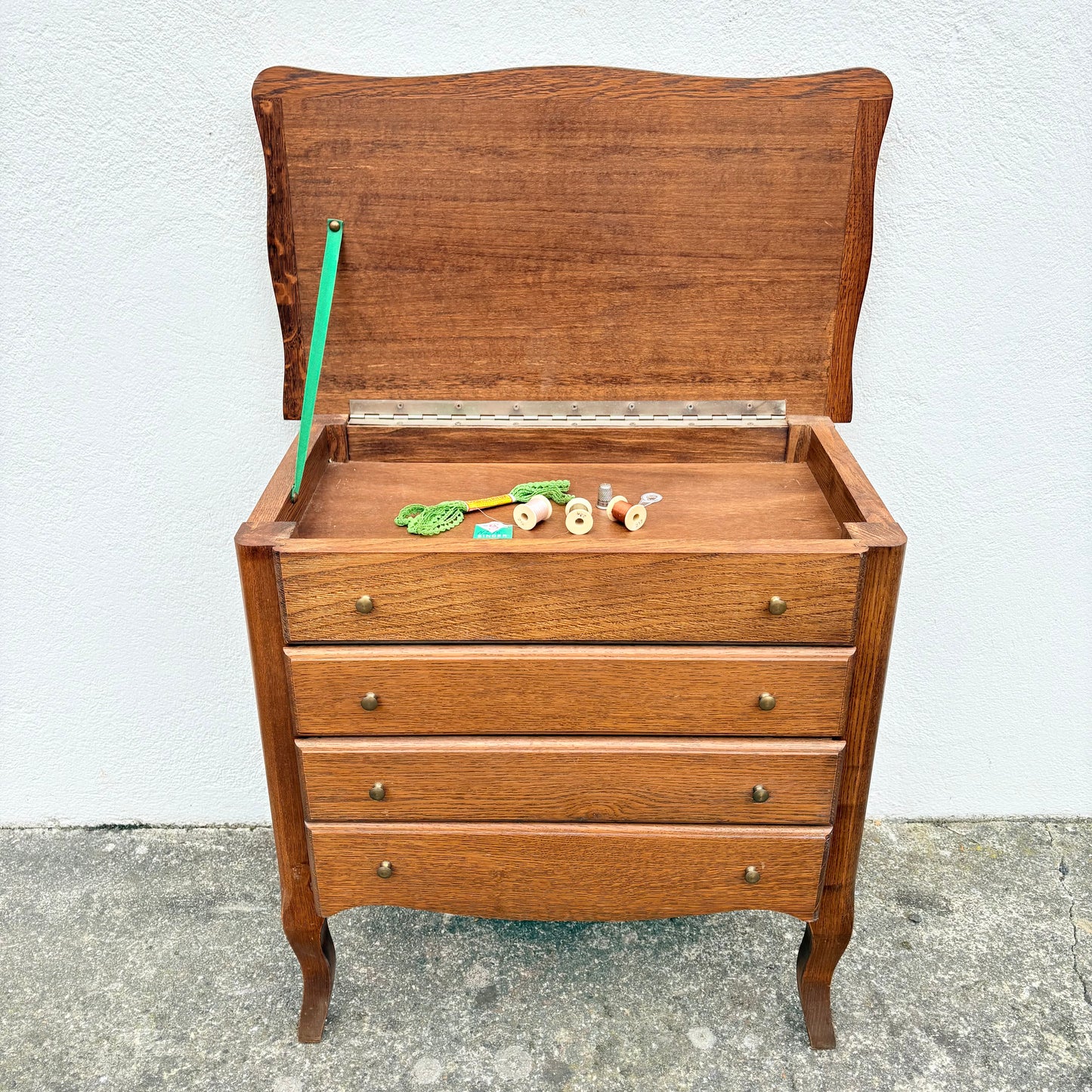 Travailleuse à tiroirs