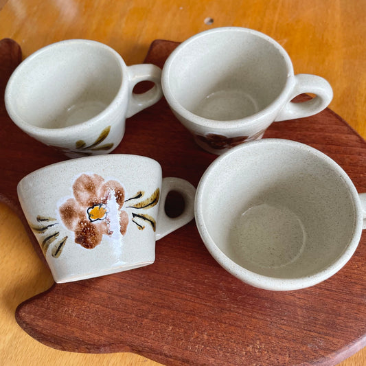 Tasses à expresso en grès fleuri