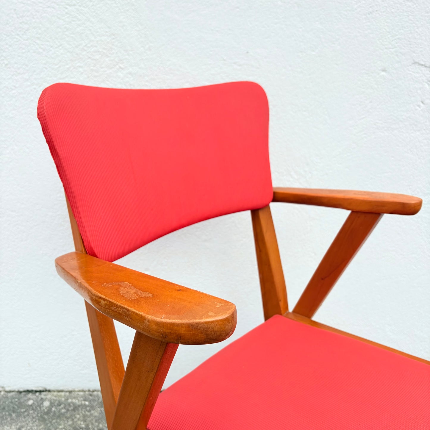 Fauteuil en bois rouge