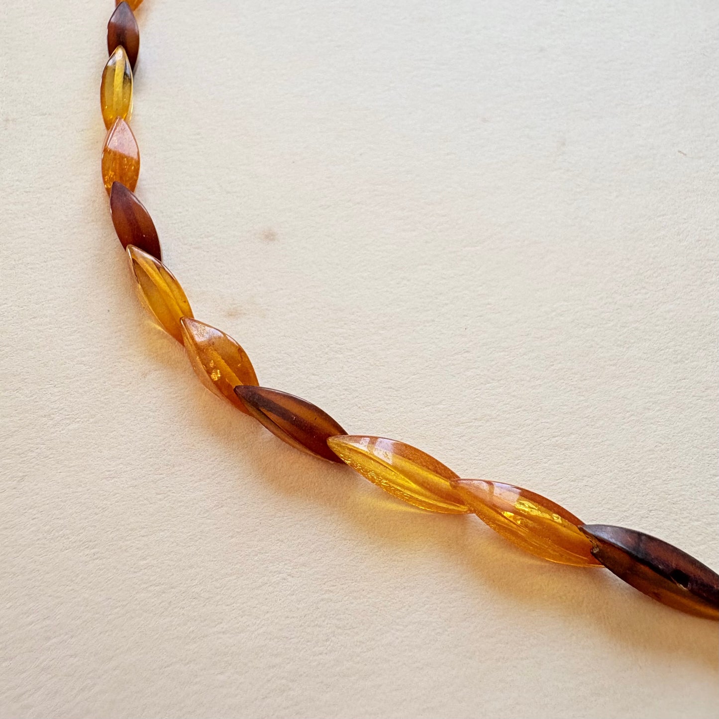 Collier ancien en ambre