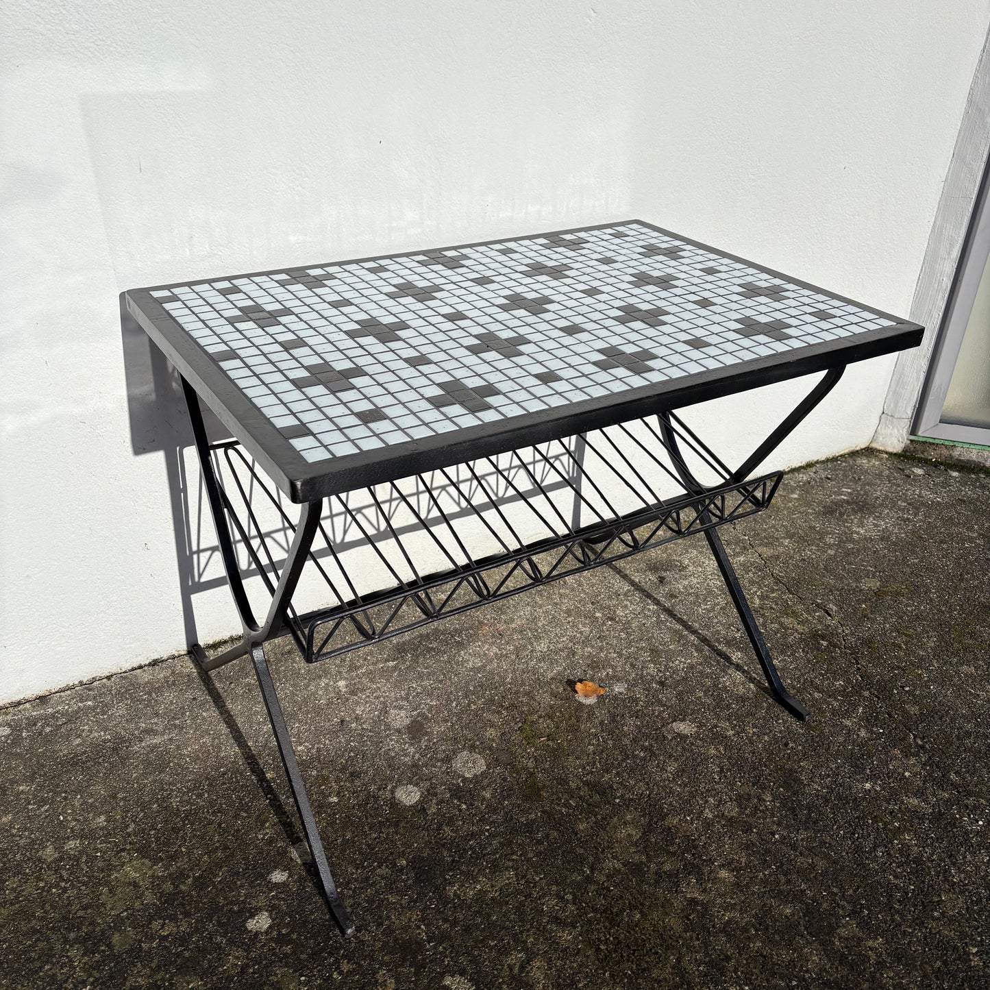 Table d’appoint en métal et mosaïque