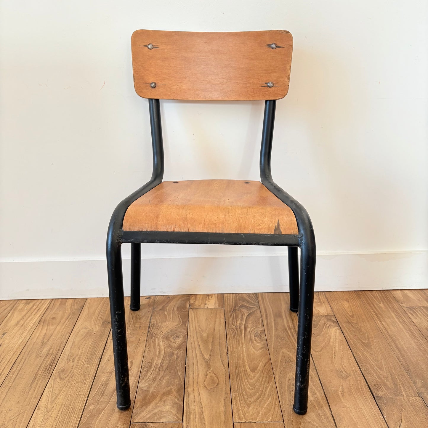 Chaise de maternelle taille moyenne