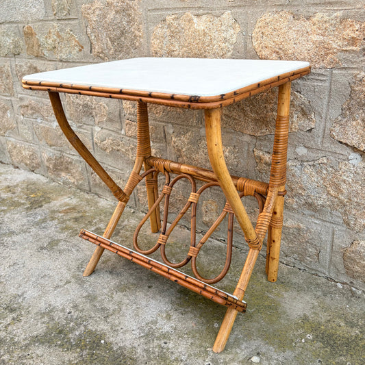 Bout de canapé en rotin