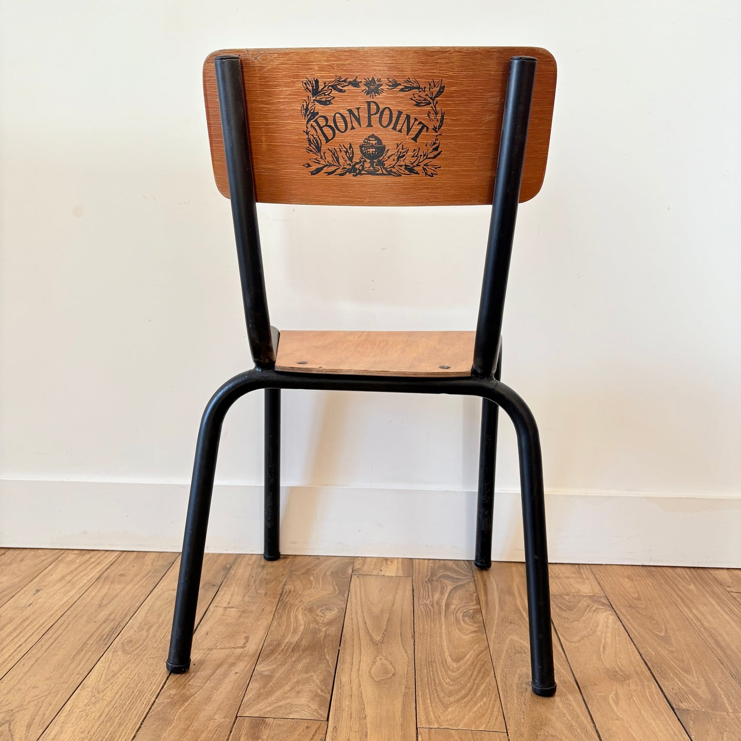 Chaise de maternelle taille moyenne