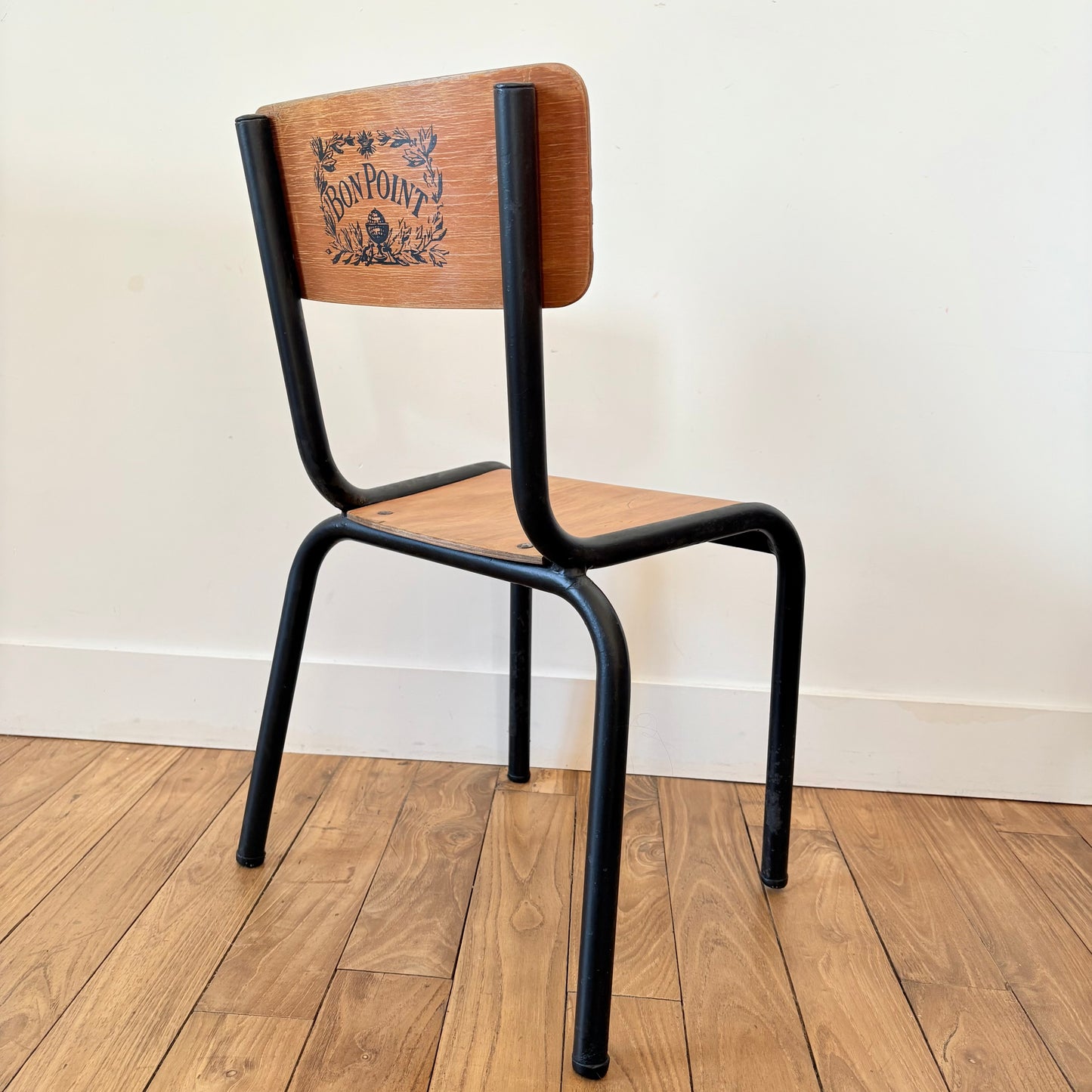 Chaise de maternelle taille moyenne