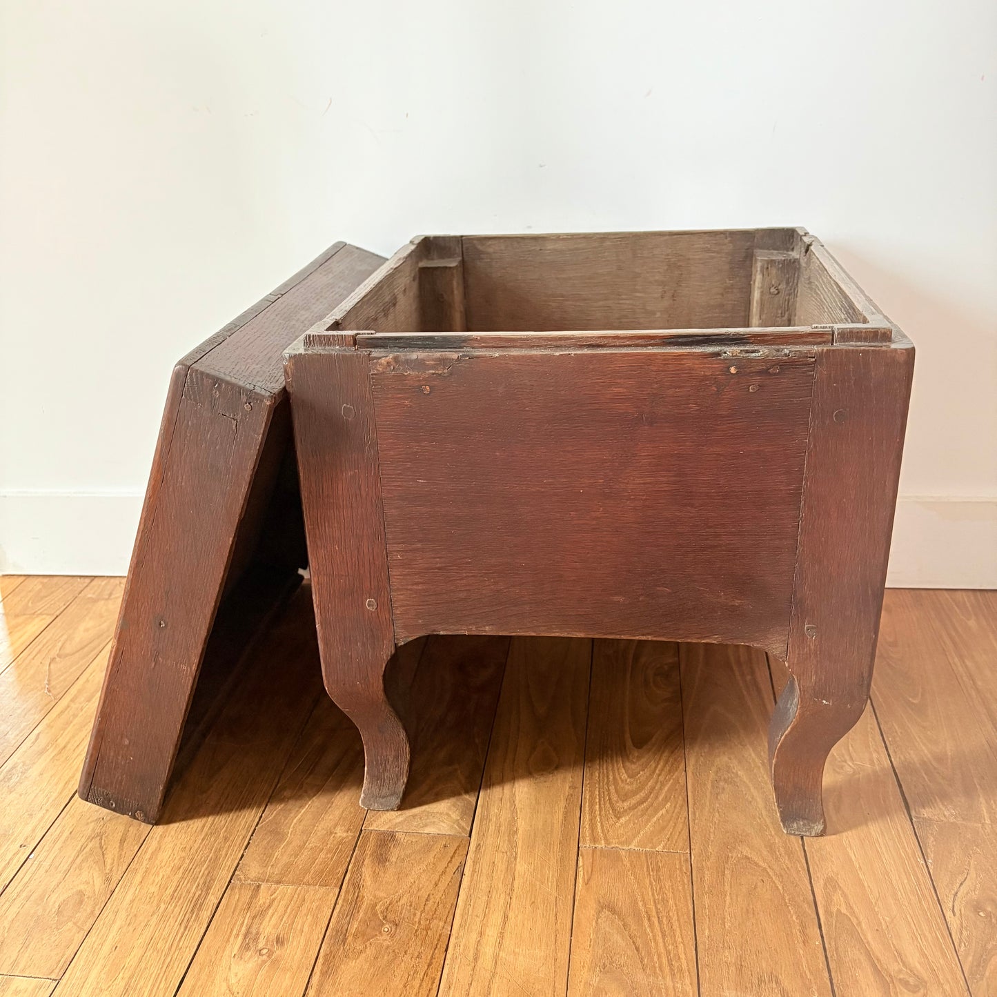 Tabouret coffre ancien