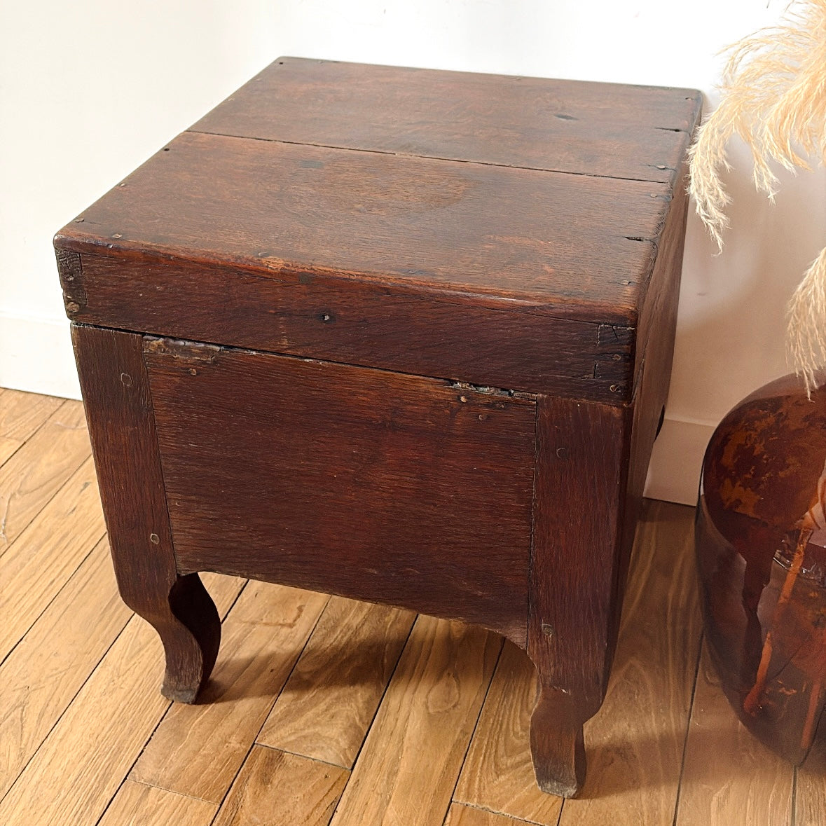 Tabouret coffre ancien
