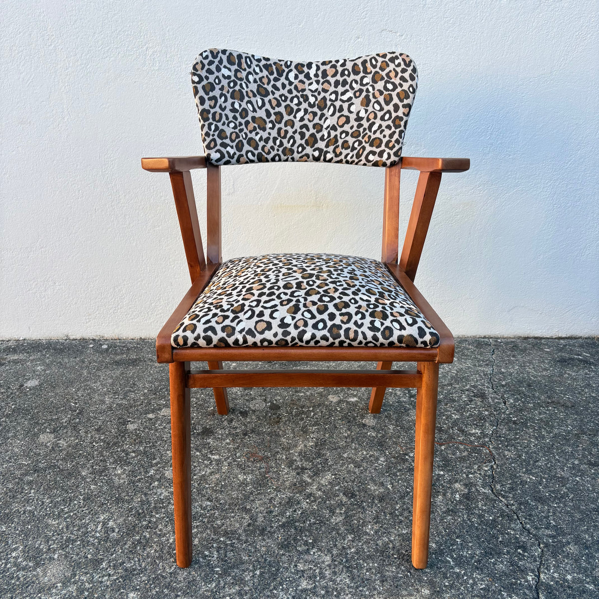 Fauteuil en bois années 60 léopard