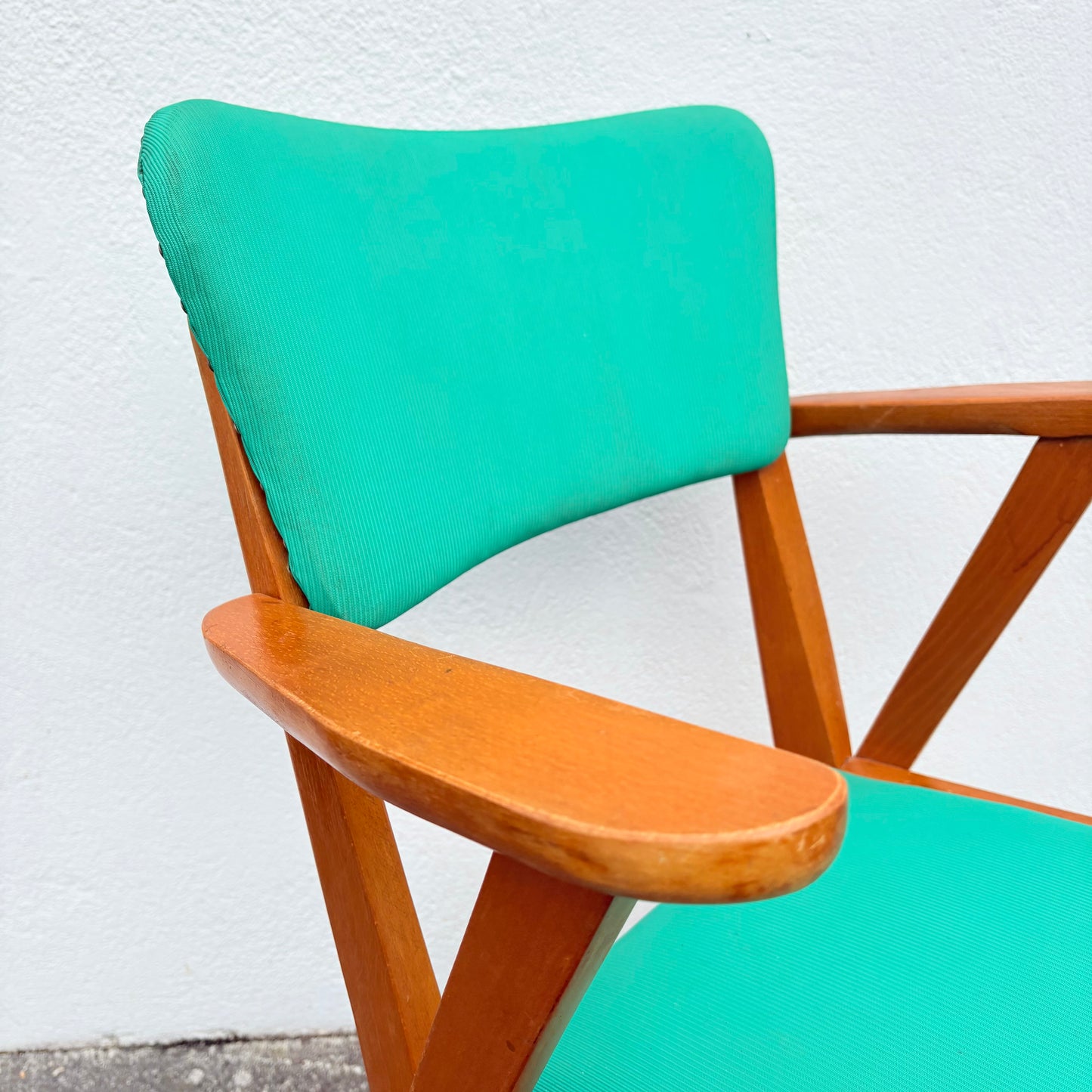 Fauteuil en bois vert