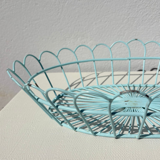 Corbeille en métal bleu clair