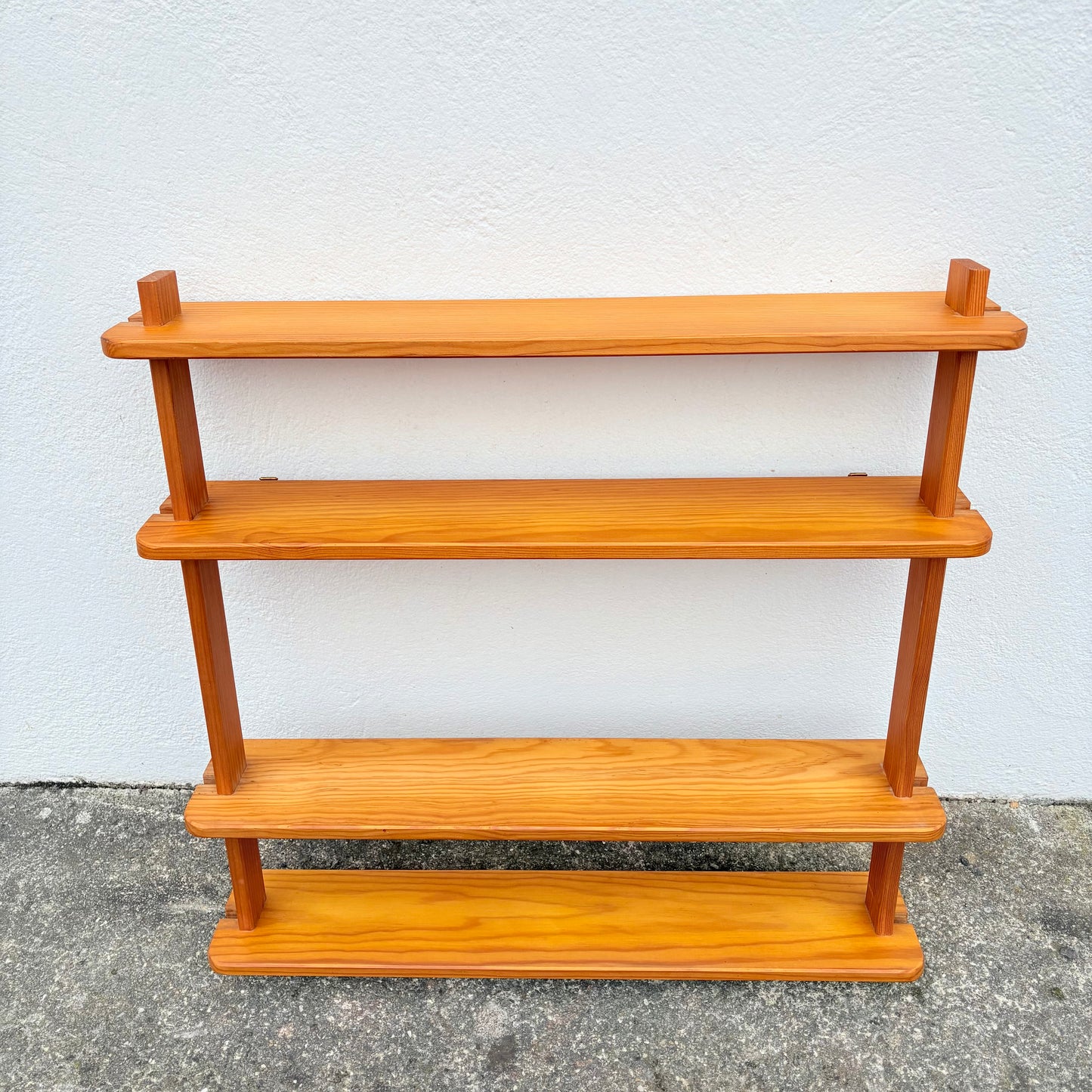 Grande étagère murale en pin