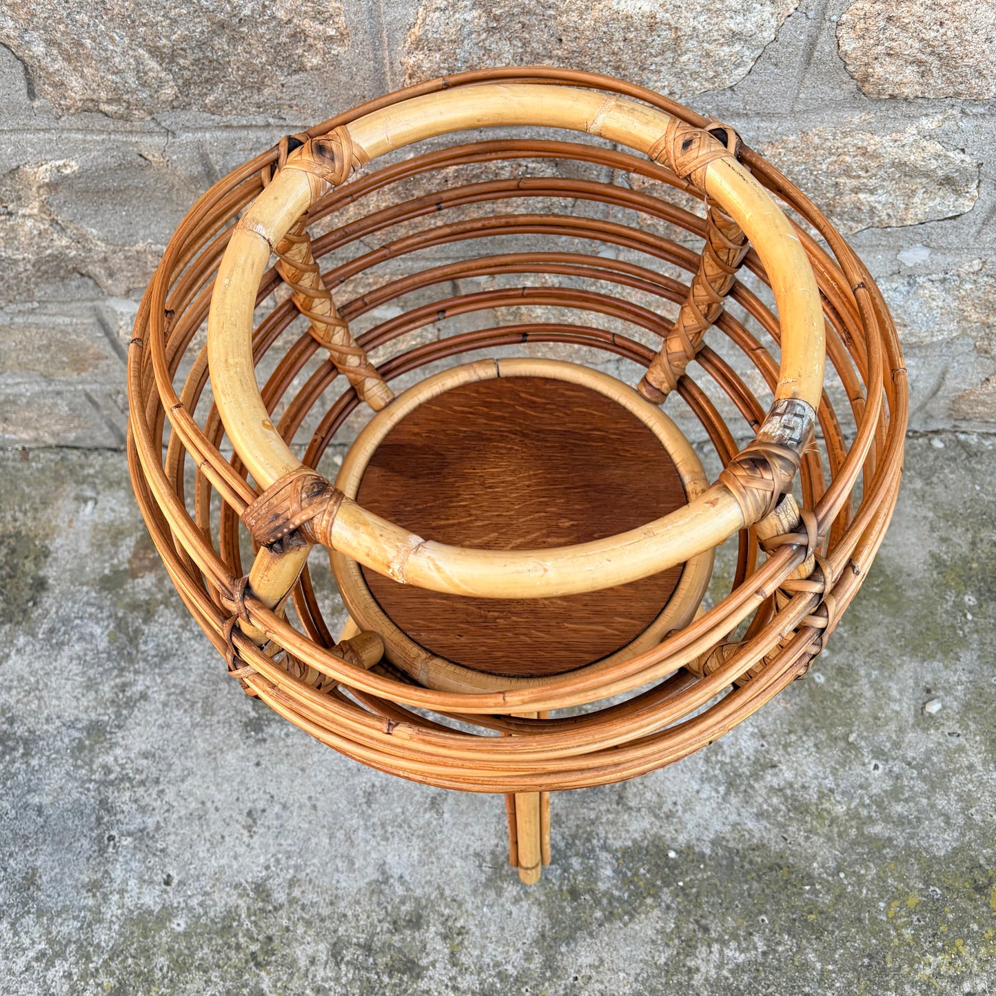 Porte plante en rotin