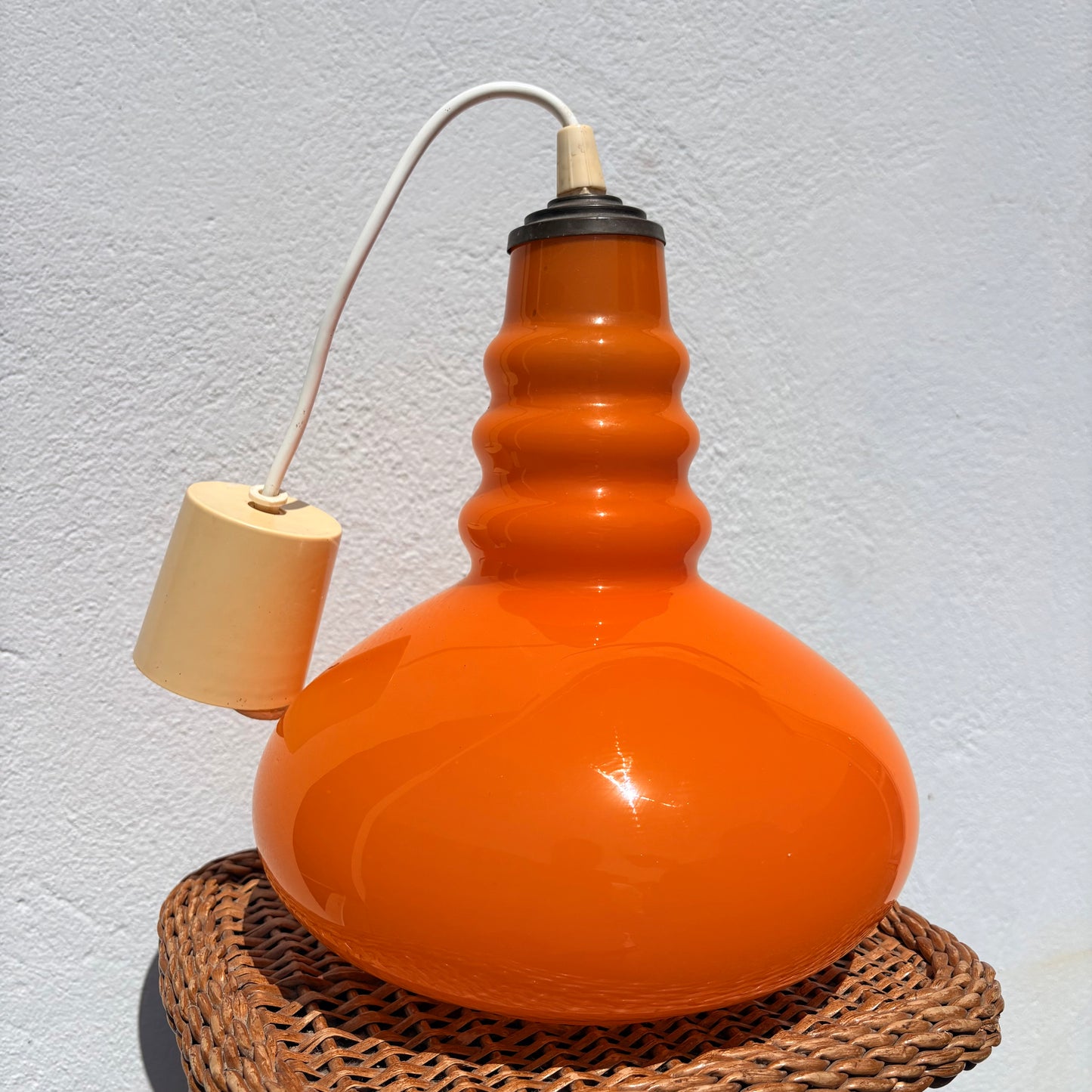 Suspension en verre orange