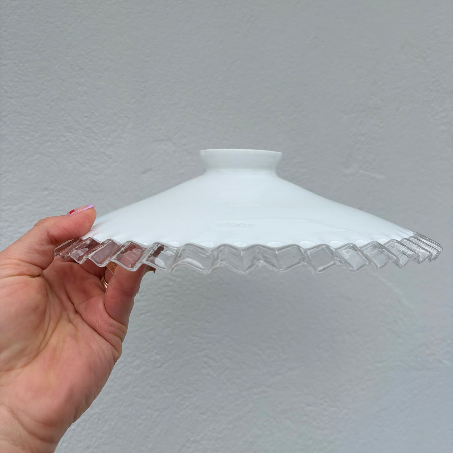 Opaline dentelée