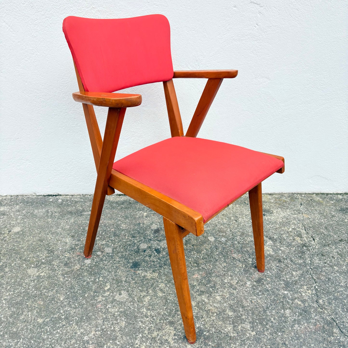 Fauteuil en bois rouge