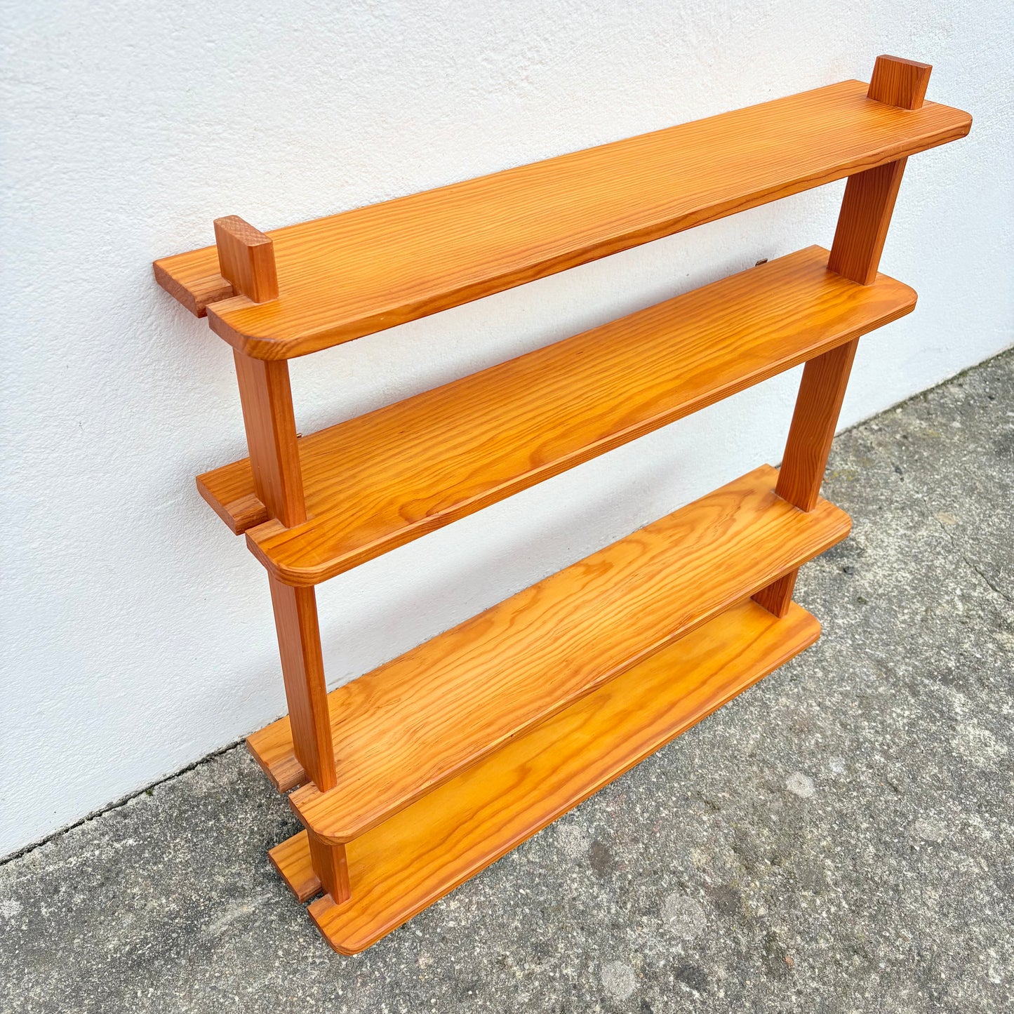 Grande étagère murale en pin